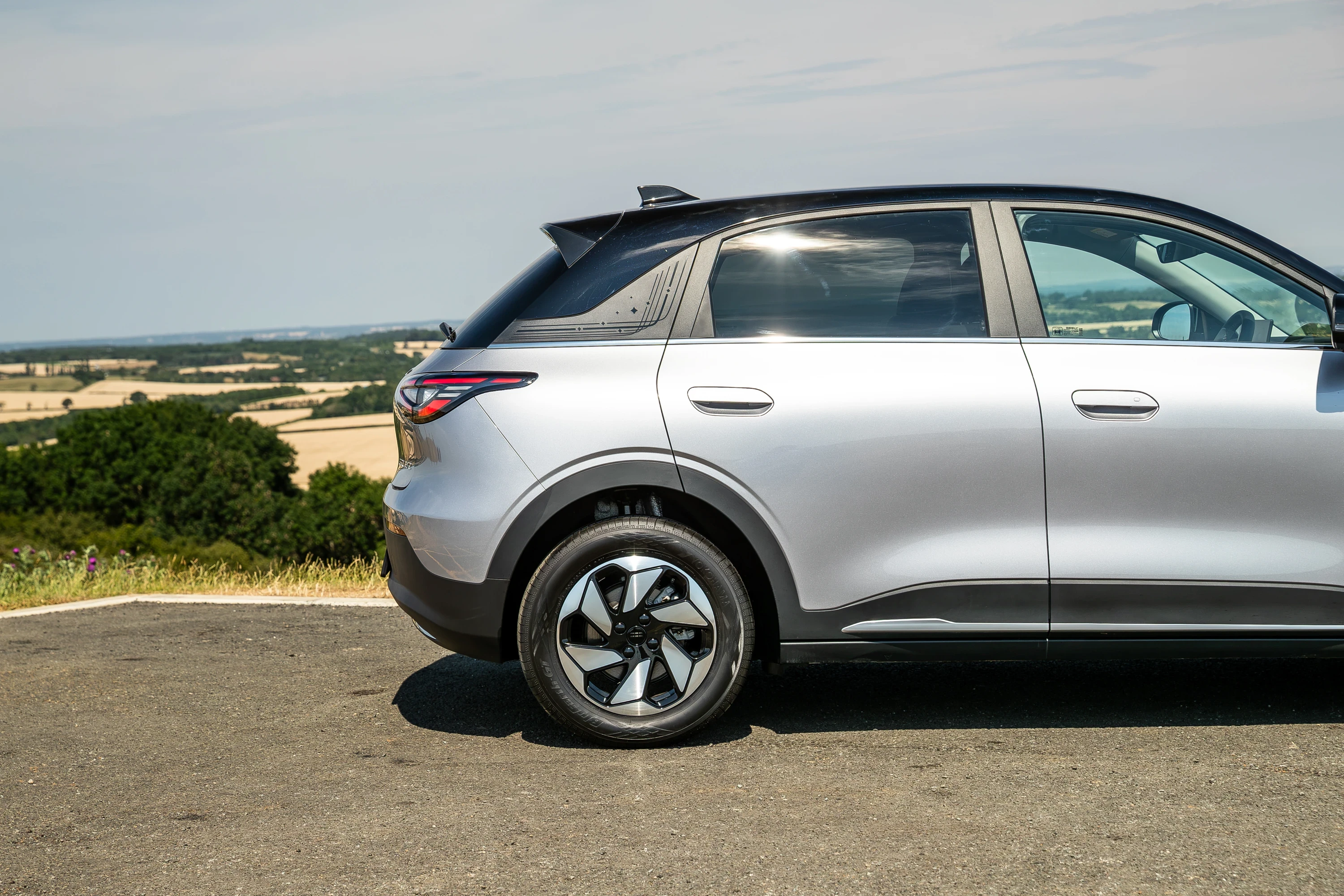 Geely EX2 47.1 kWh exterior view