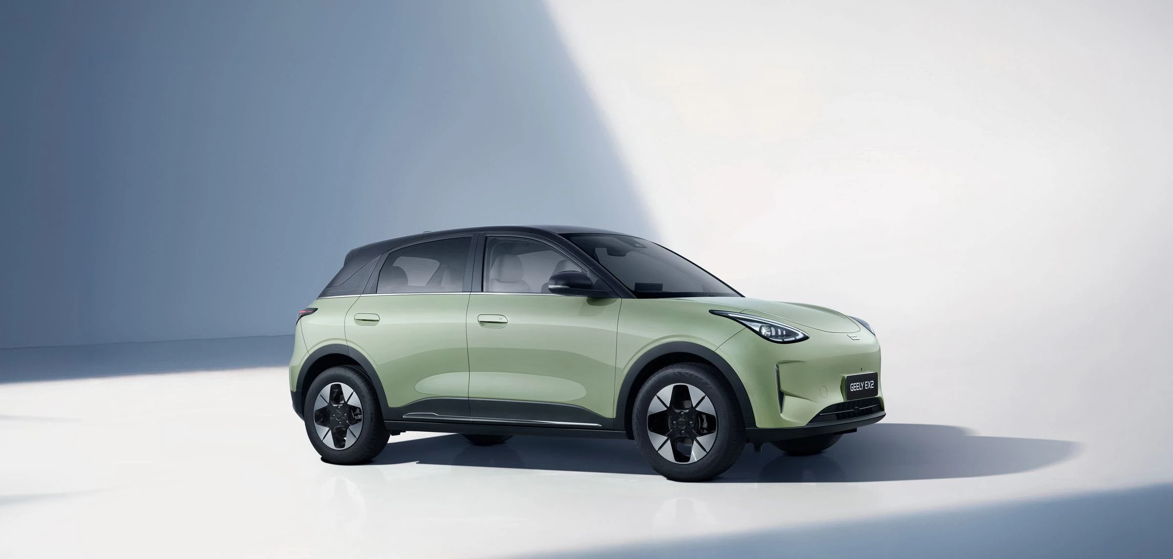 Geely EX2 47.1 kWh exterior view
