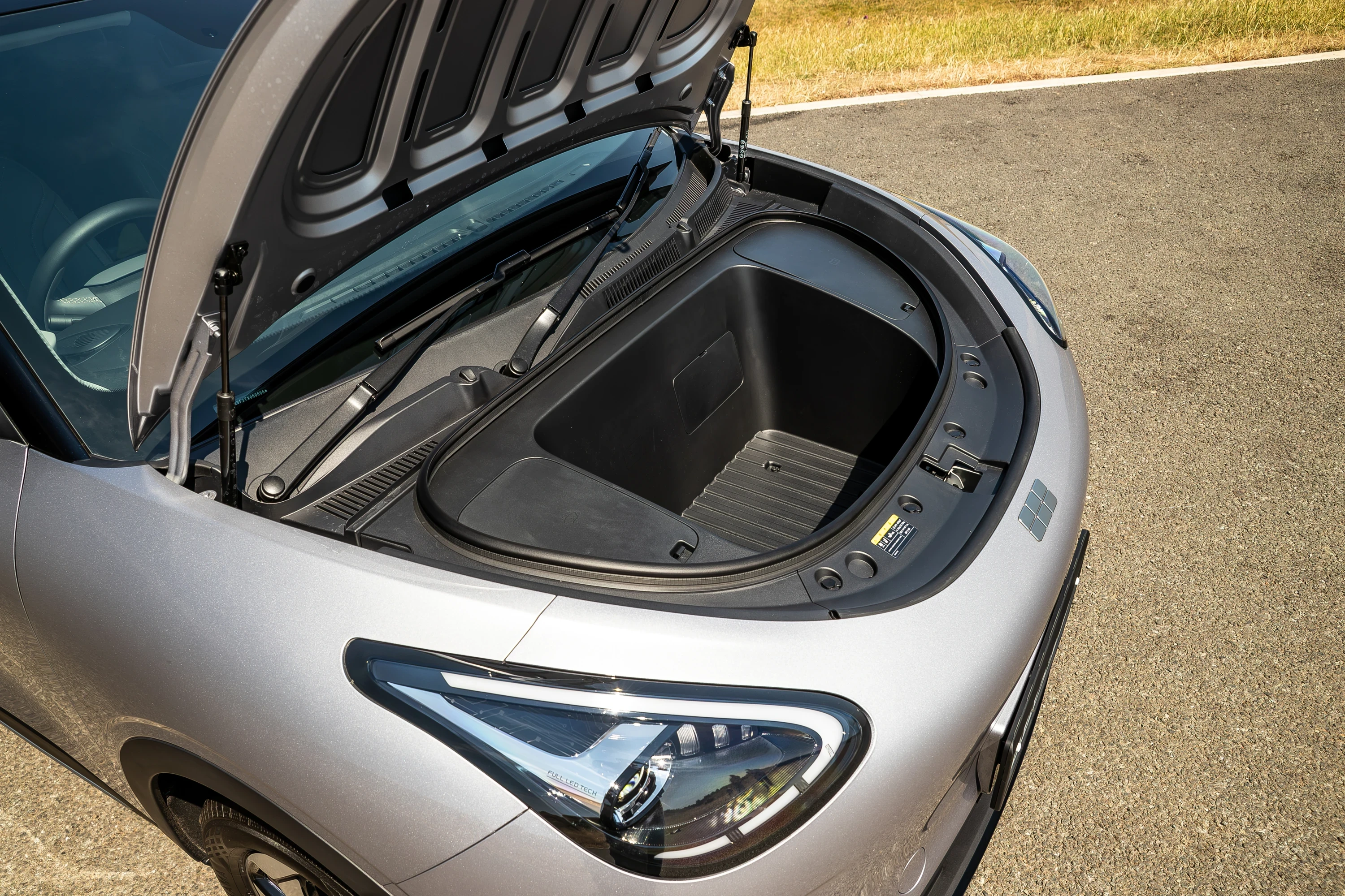 Geely EX2 47.1 kWh frunk view