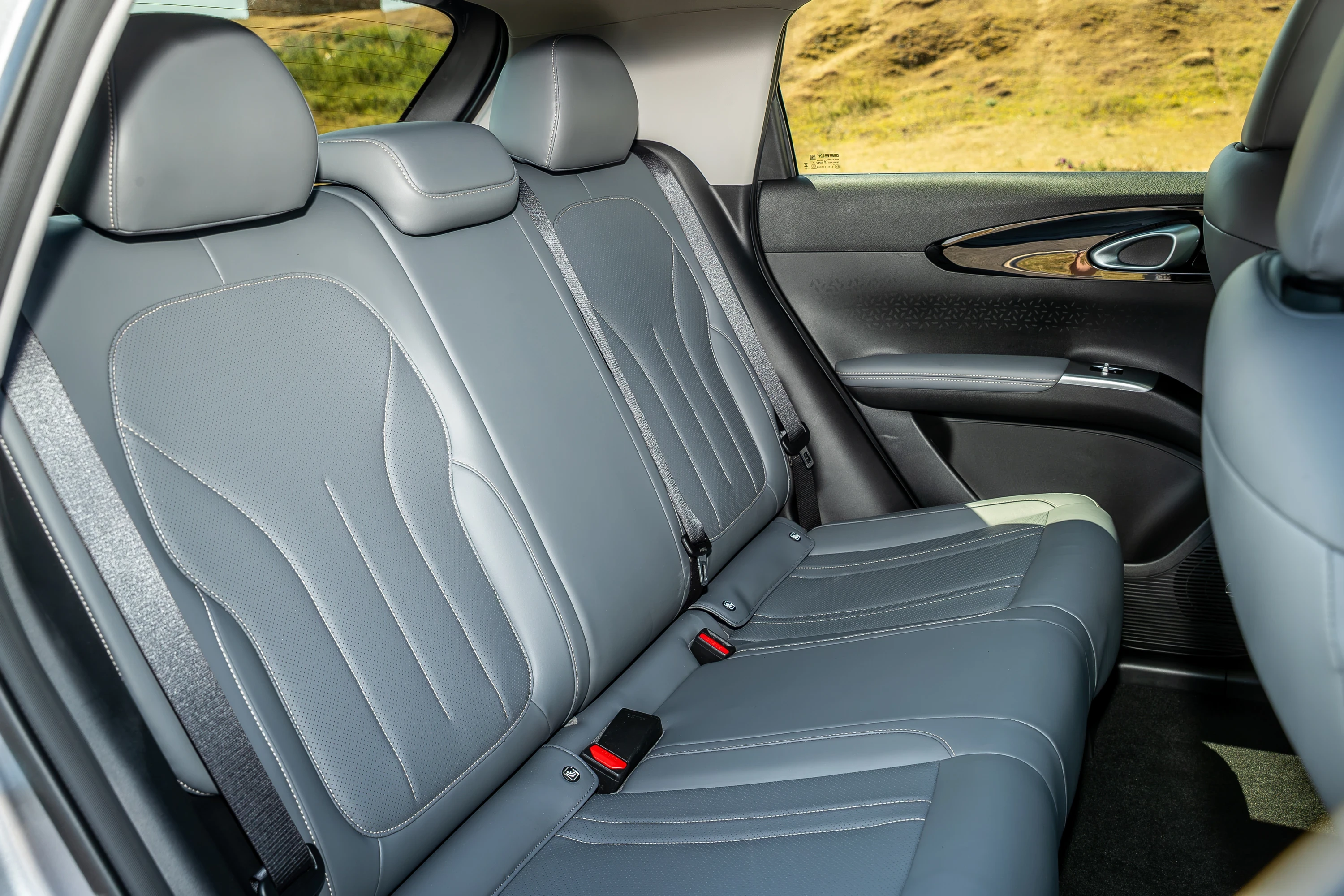 Geely EX2 47.1 kWh secondrowseats view