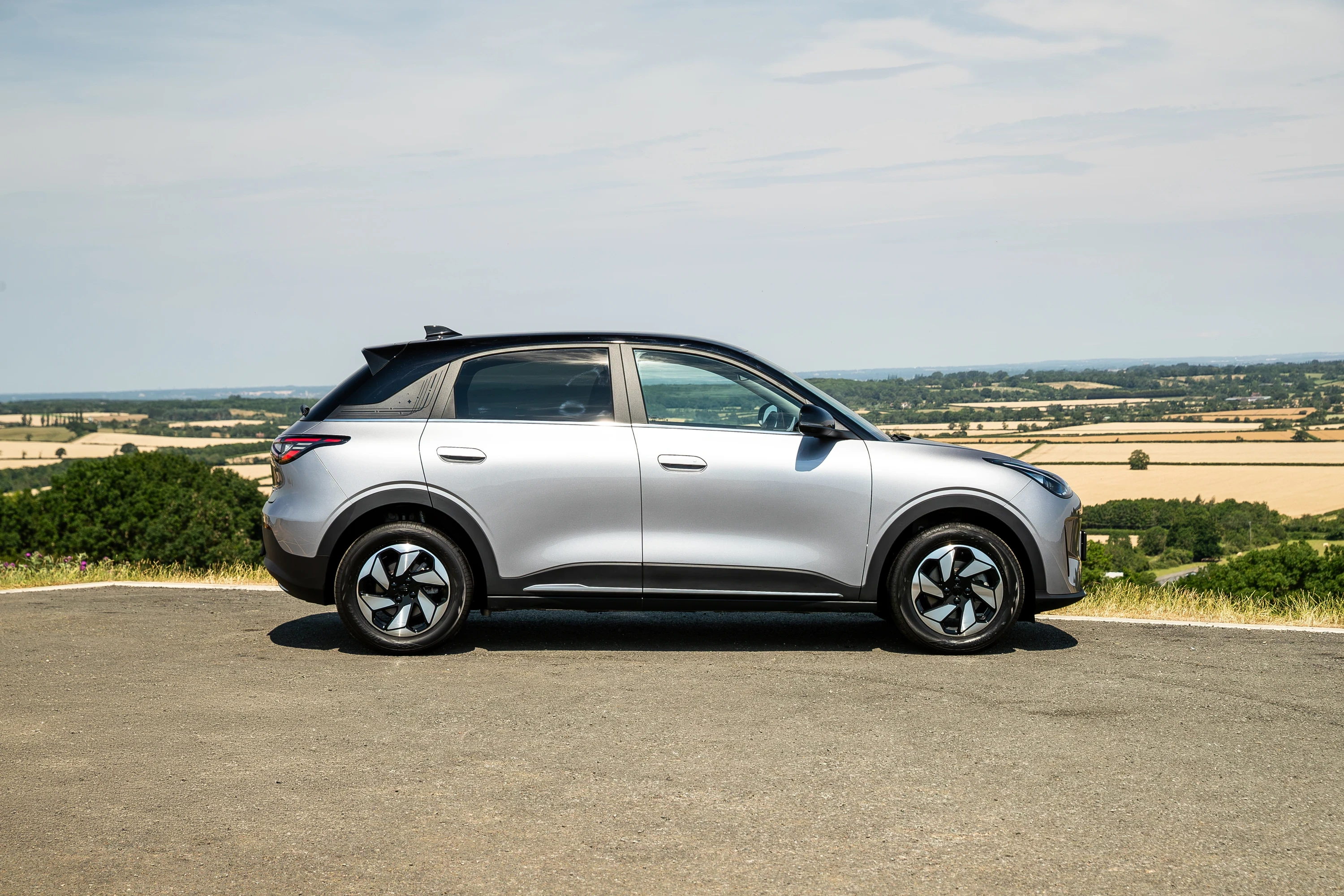 Geely EX2 47.1 kWh exterior view