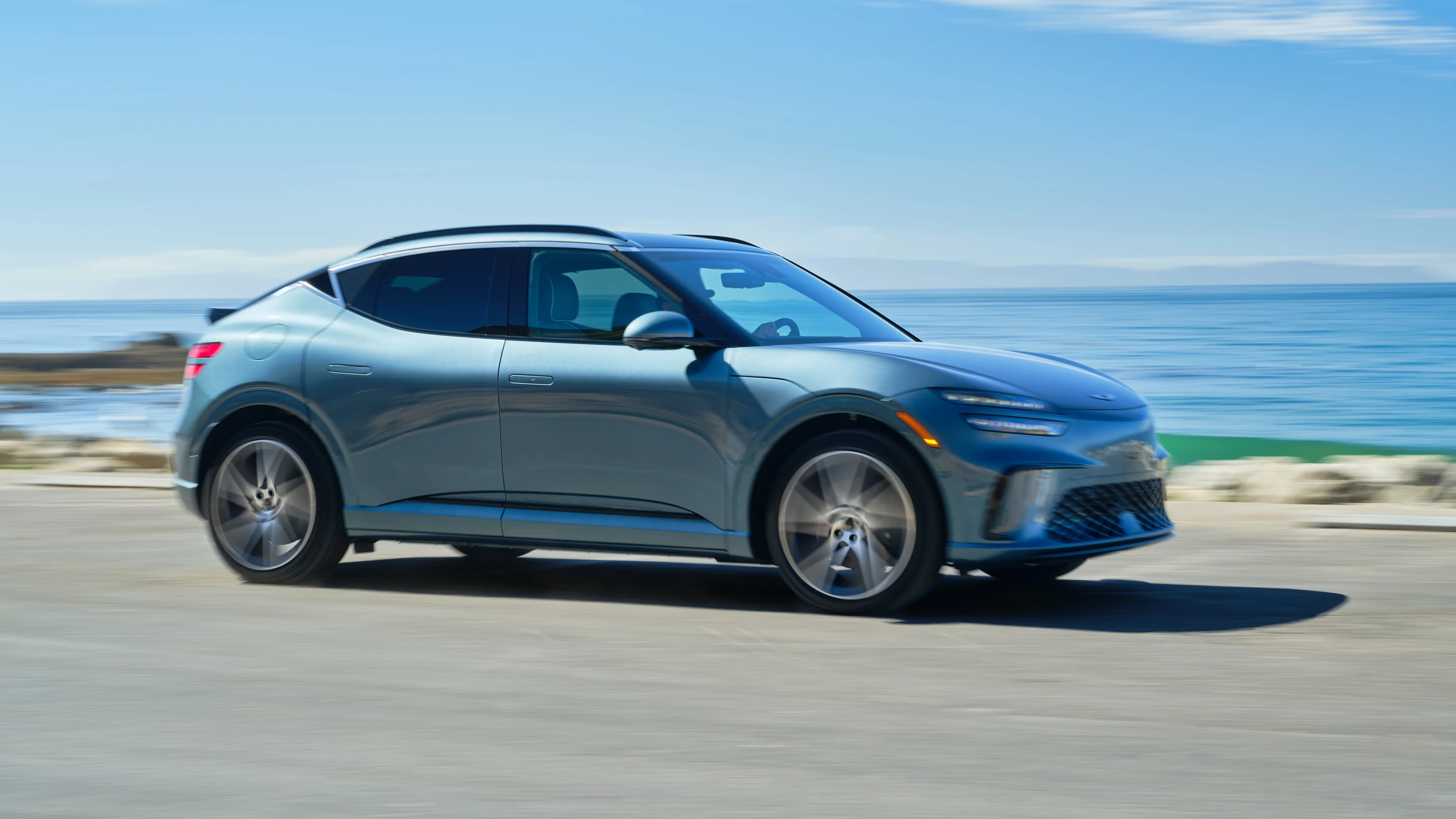 Genesis GV60 2026 RWD dynamic view