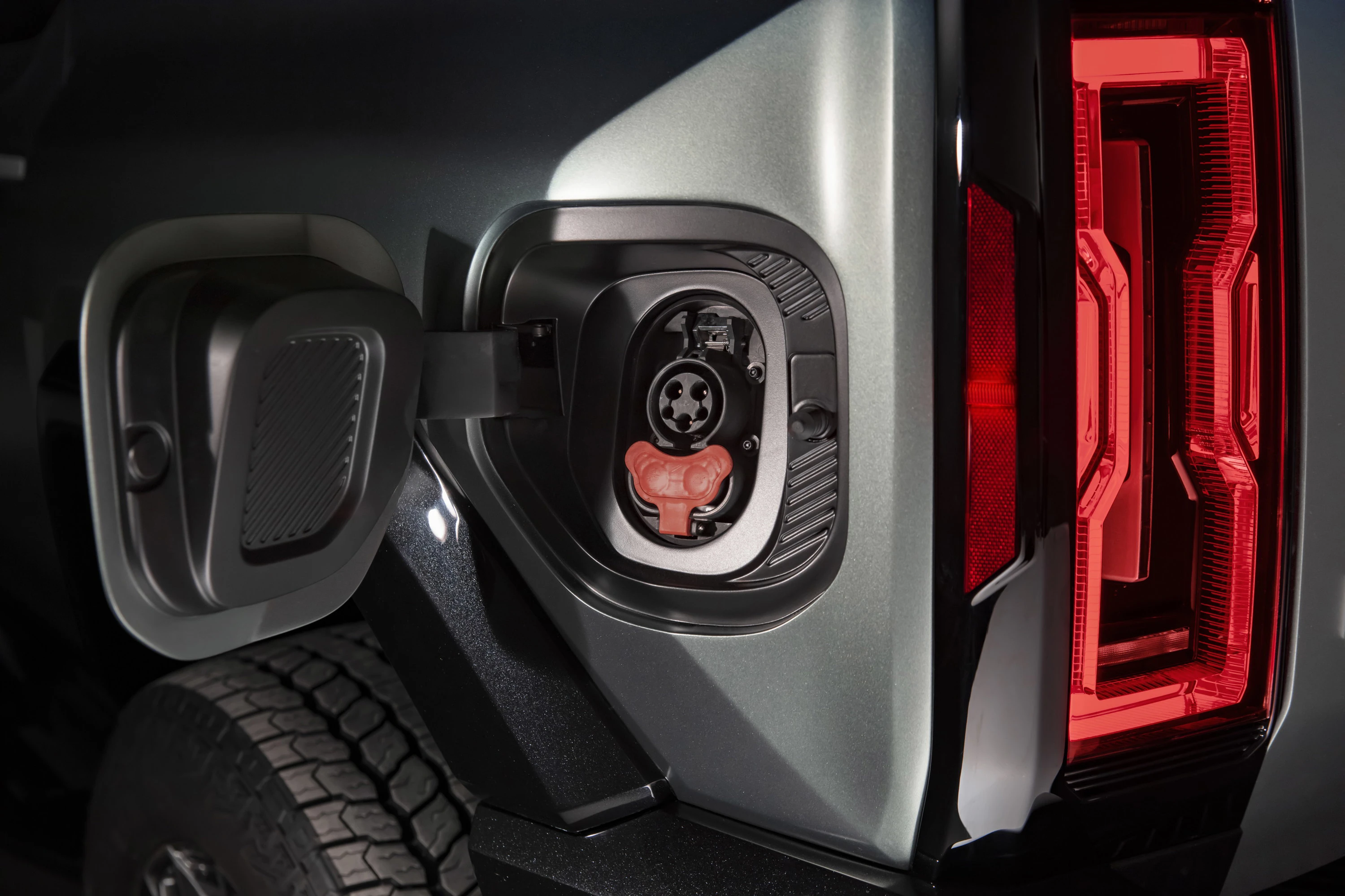 GMC Hummer EV SUV 2x chargeport view