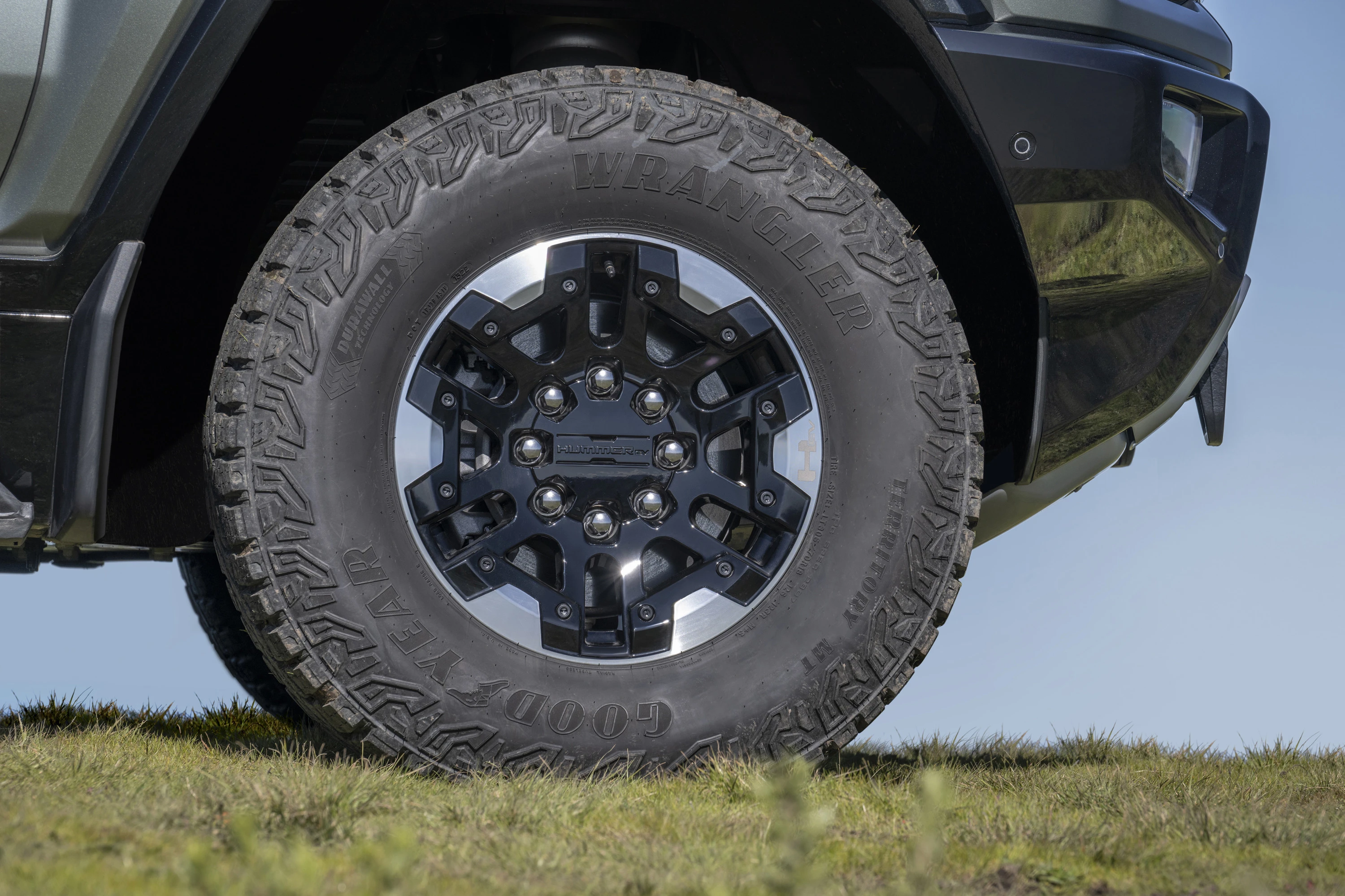 GMC Hummer EV SUV 2x wheels view