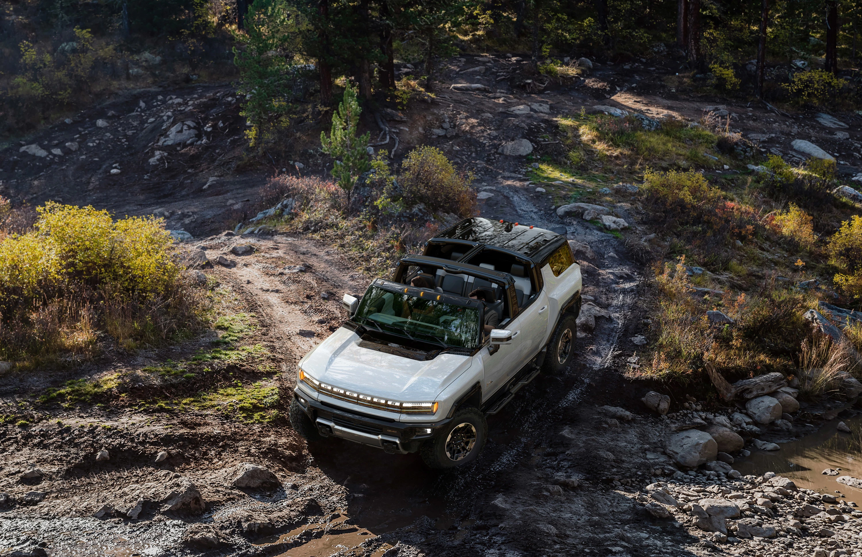 GMC Hummer EV SUV 3x dynamic view