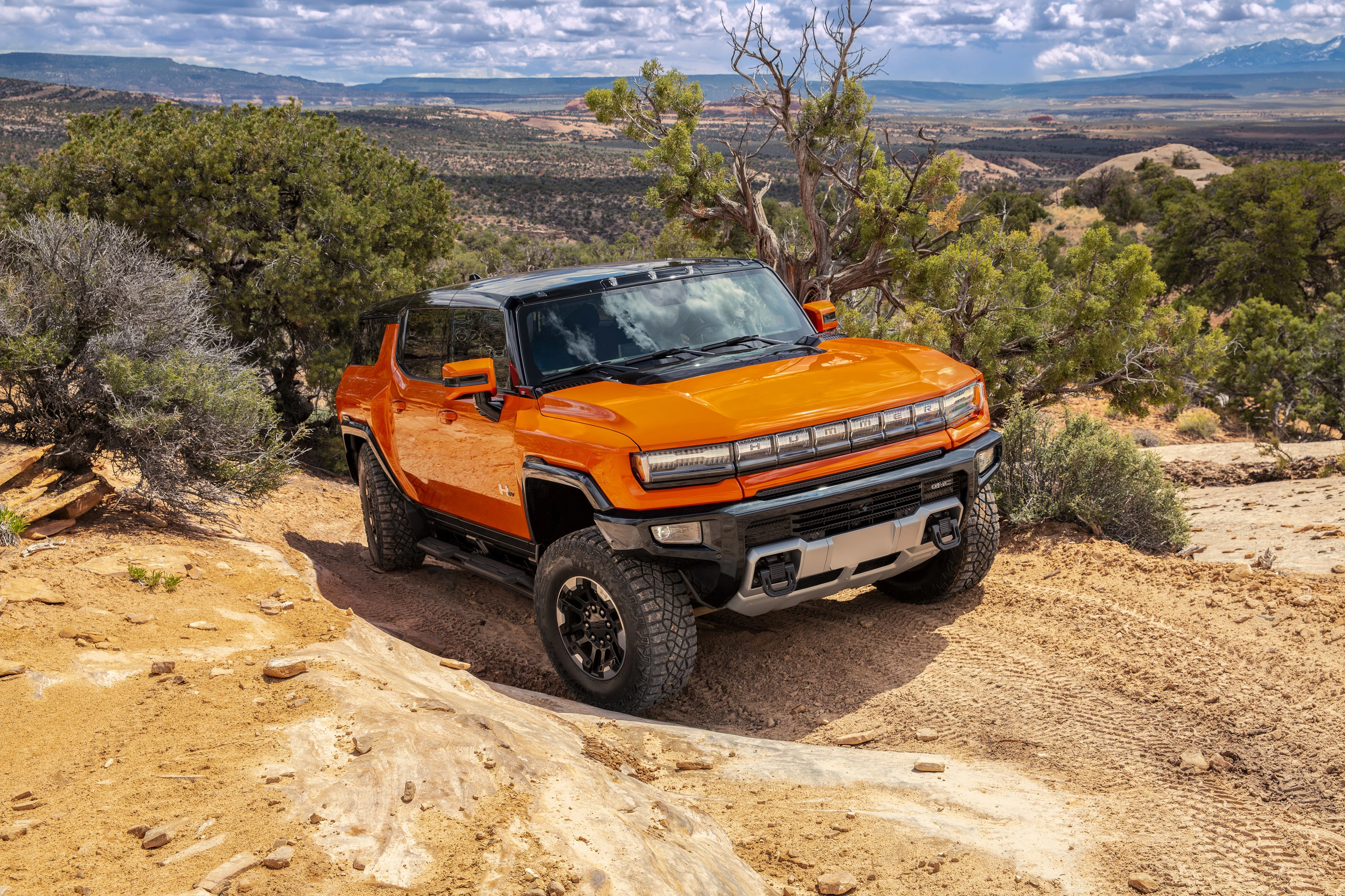 GMC Hummer EV SUV 3x exterior view