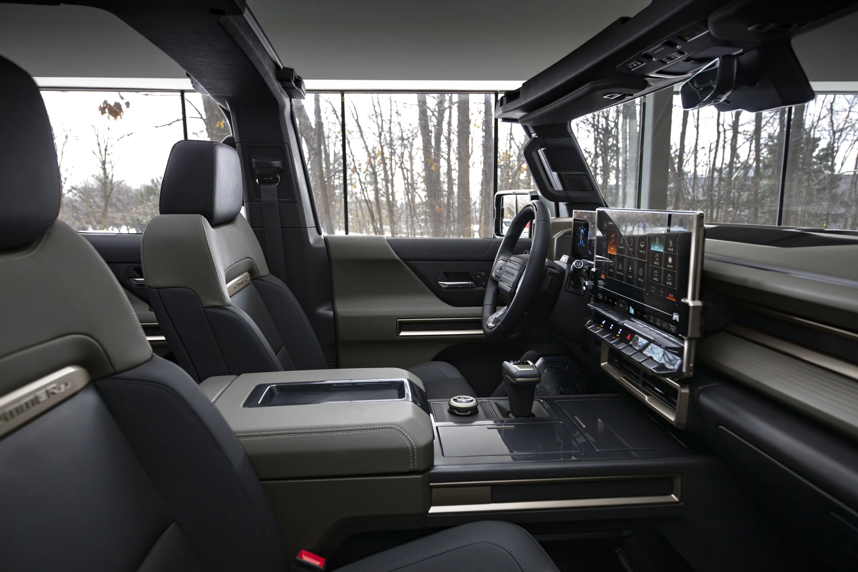 GMC Hummer EV SUV 3x frontseats view
