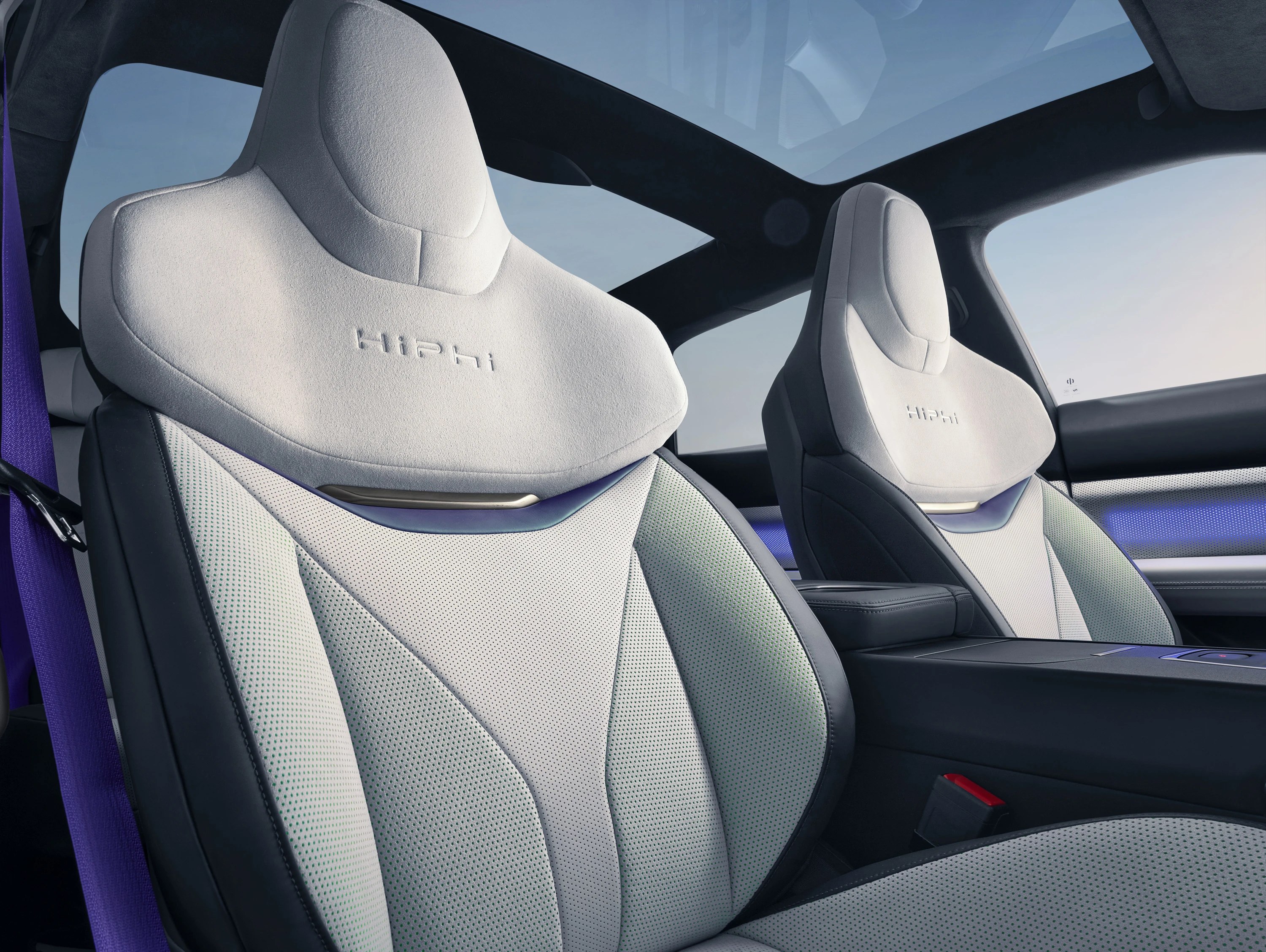 HiPhi Z 5 Seater frontseats view