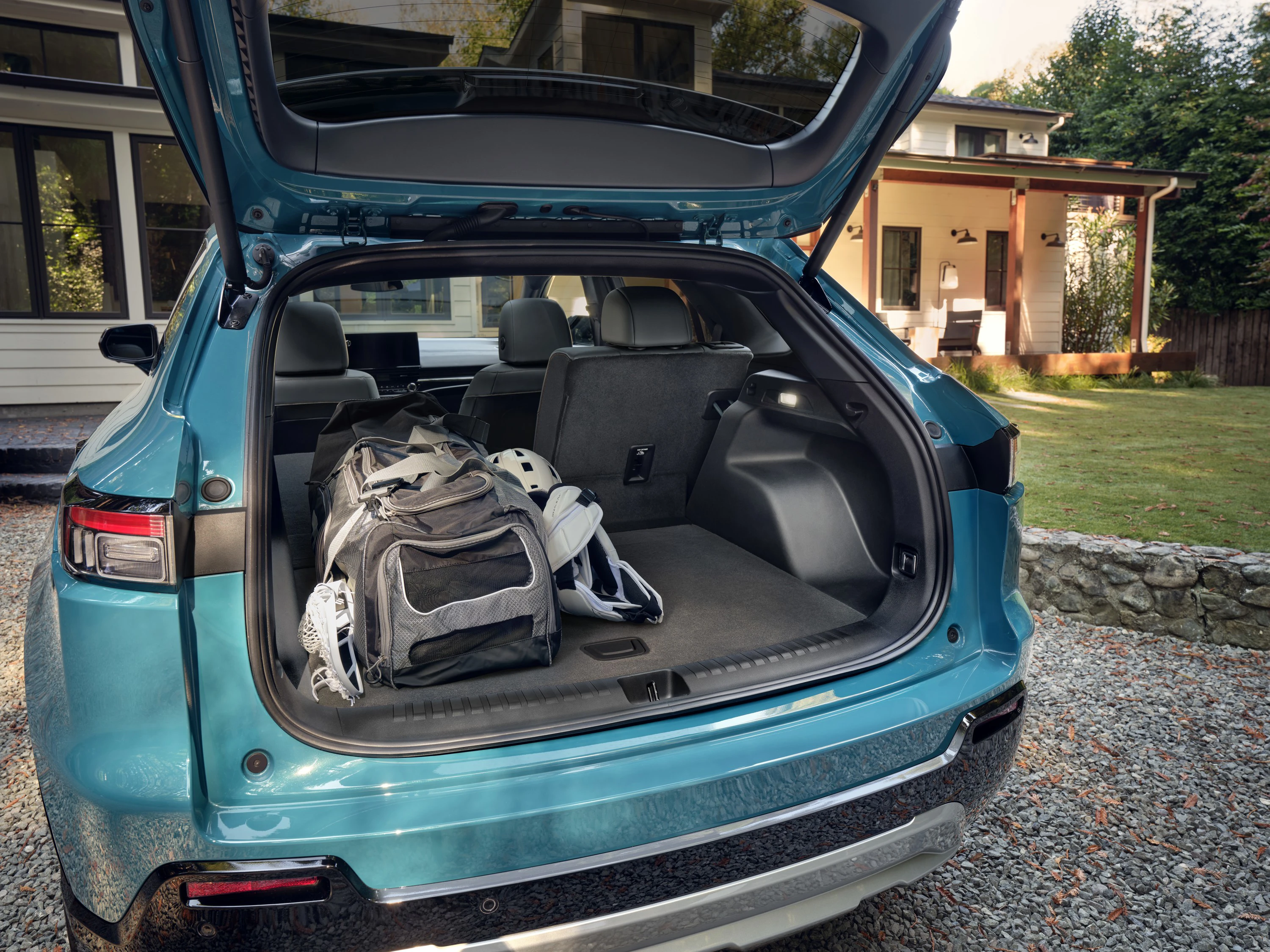 Honda Prologue FWD trunk view