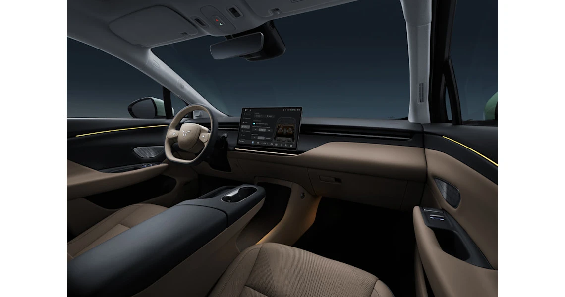Hongqi EHS5 AWD interior view