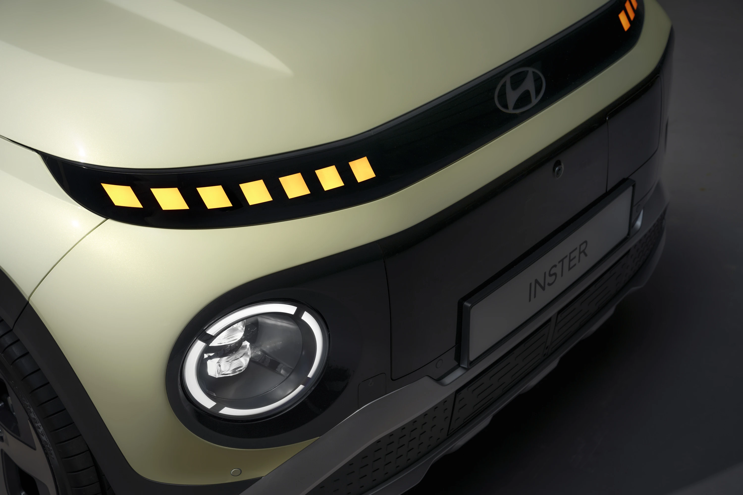 Hyundai INSTER Standard Range headlights view