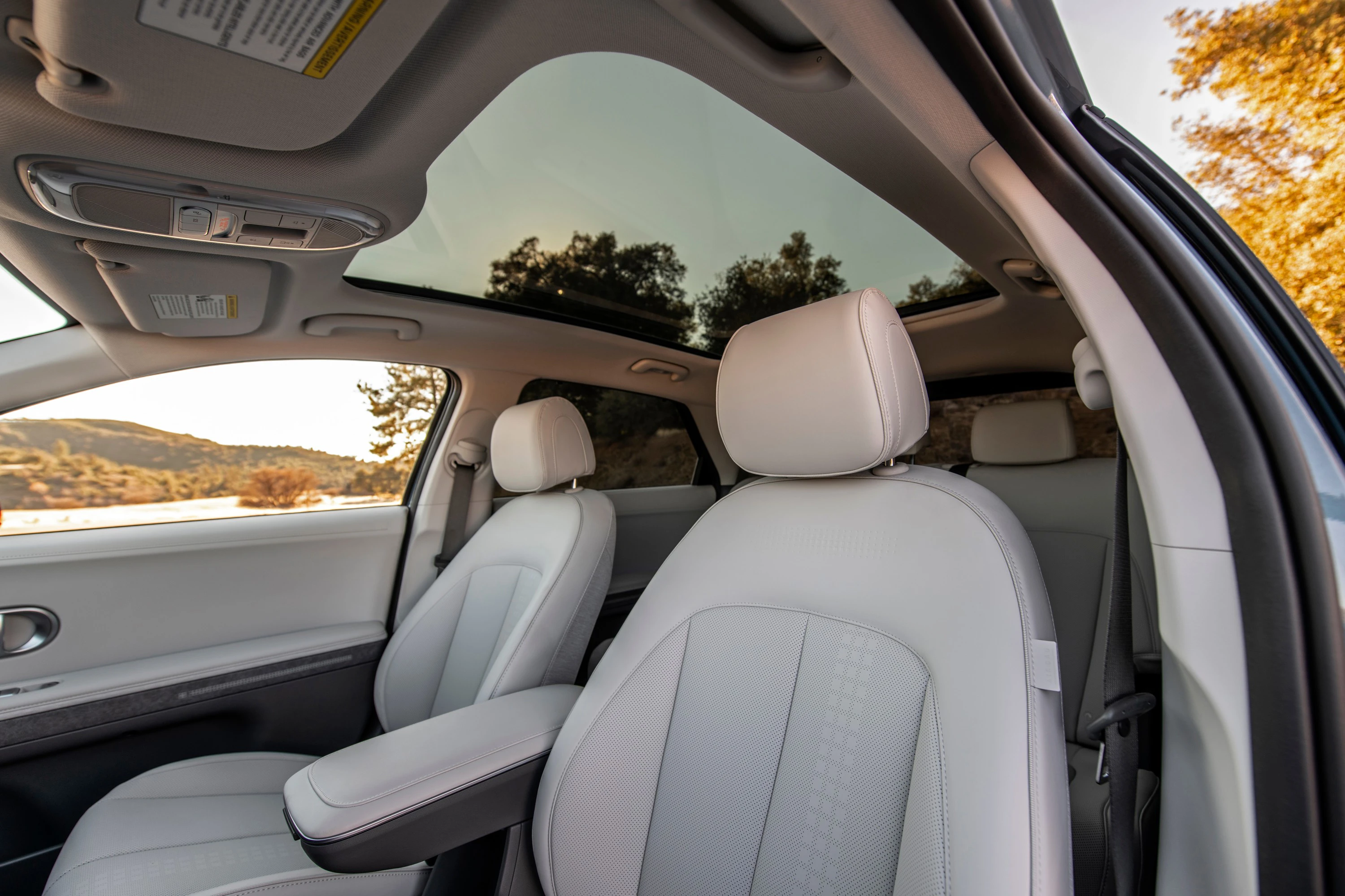 Hyundai Ioniq 5 Long Range 2WD interior view