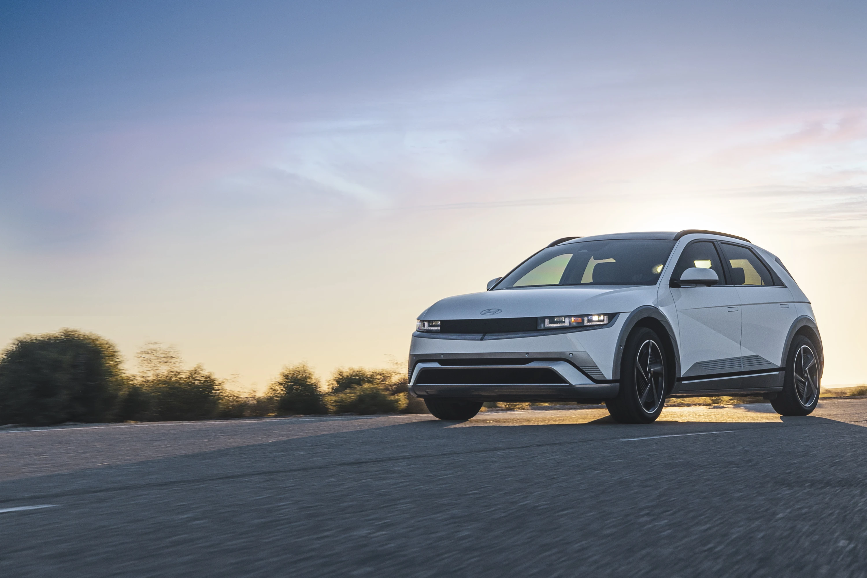 Hyundai Ioniq 5 Long Range RWD exterior view