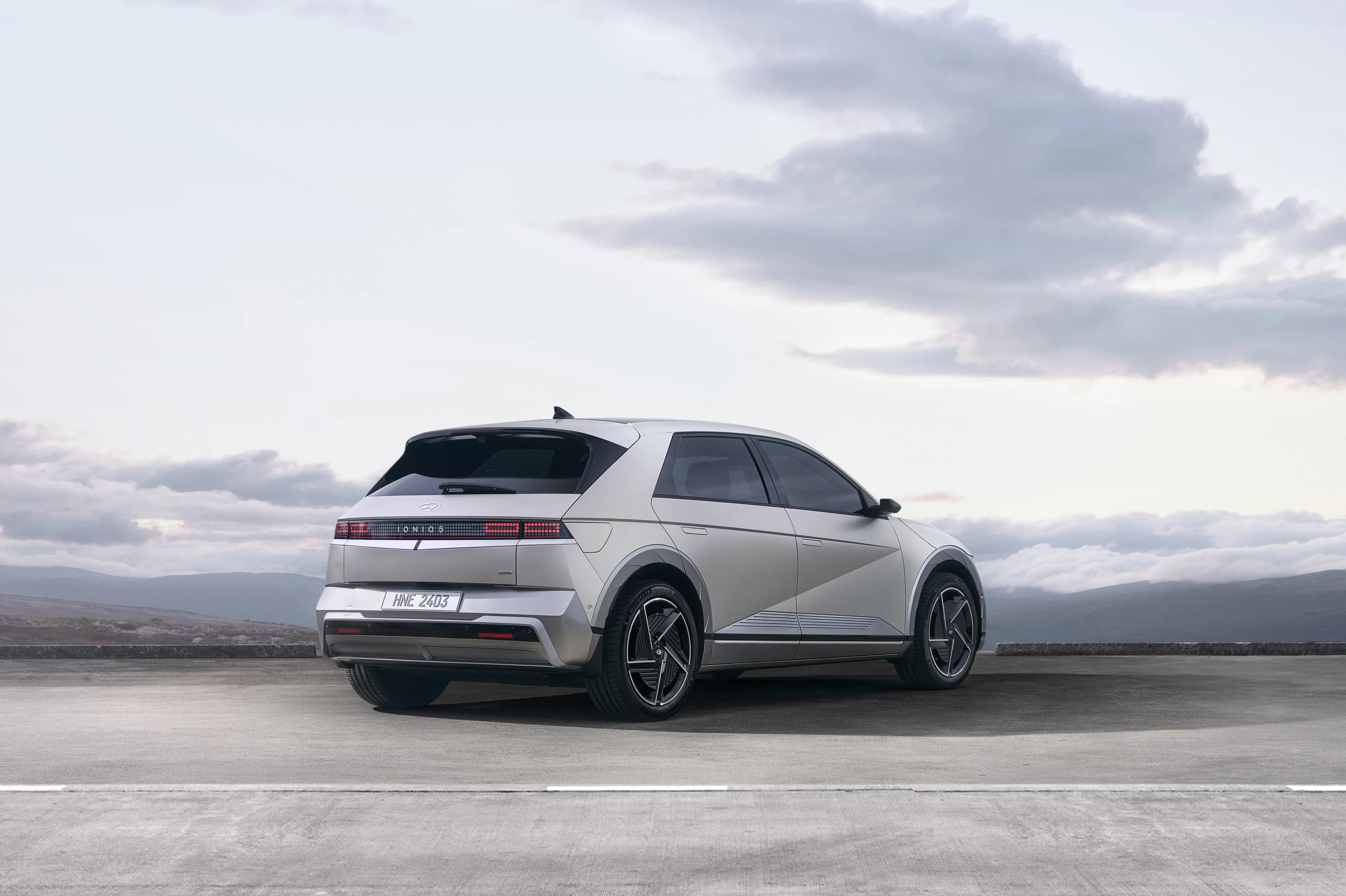 Hyundai Ioniq 5 Long Range RWD exterior view