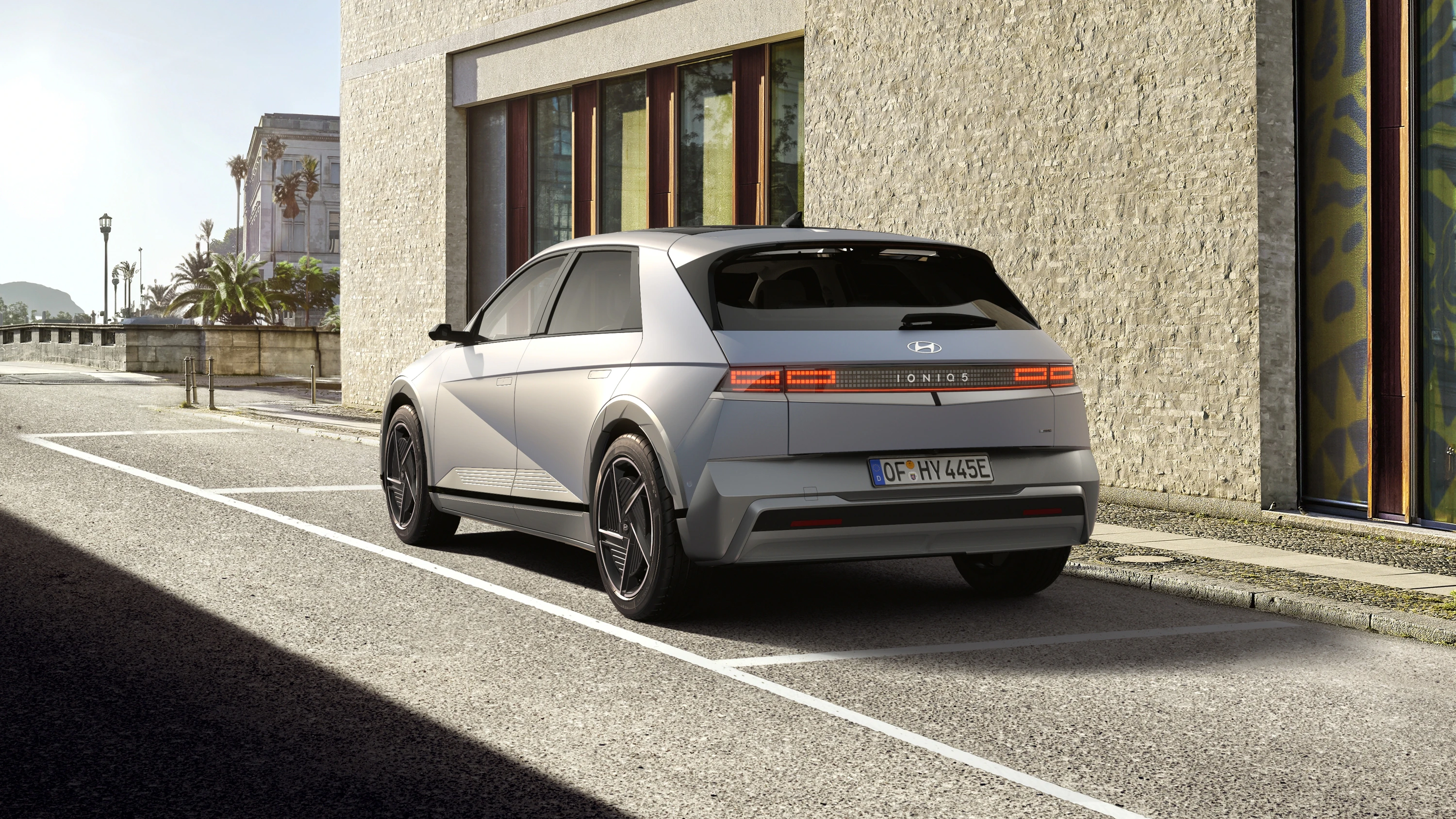 Hyundai Ioniq 5 Long Range RWD exterior view