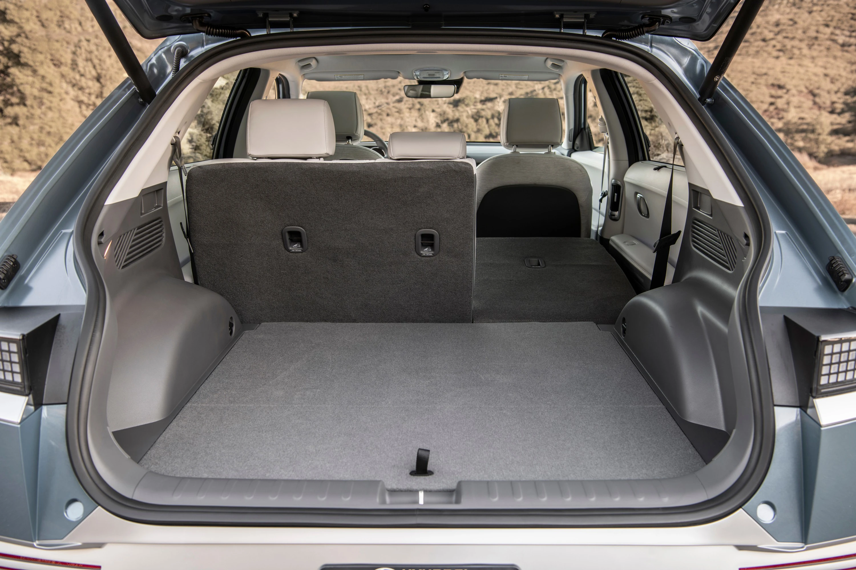 Hyundai Ioniq 5 Long Range RWD trunk view