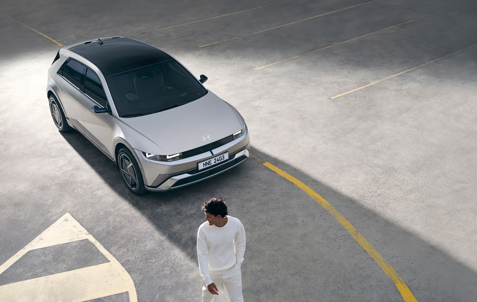 Hyundai Ioniq 5 Long Range RWD exterior view