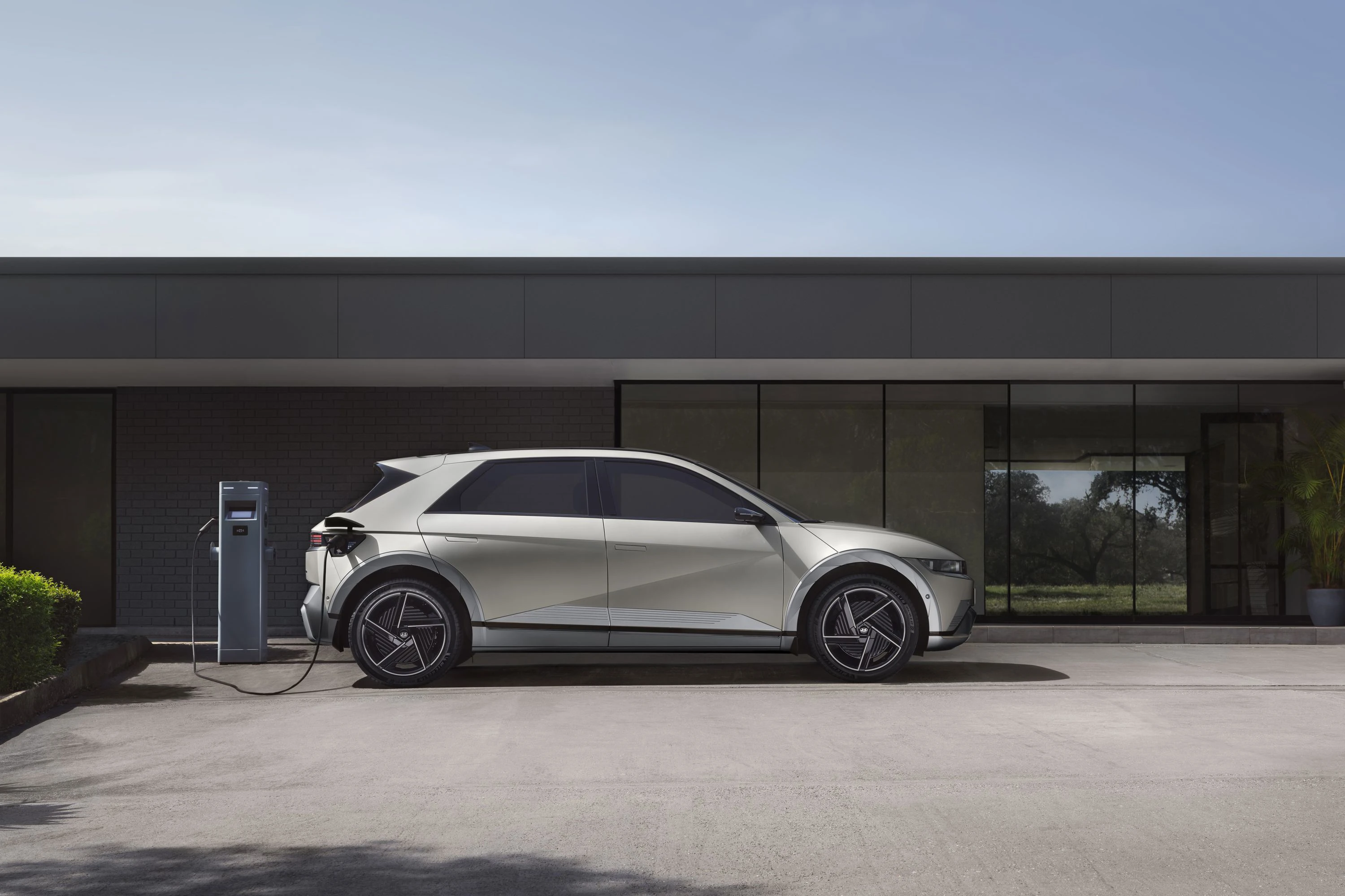 Hyundai Ioniq 5 Long Range RWD charging view