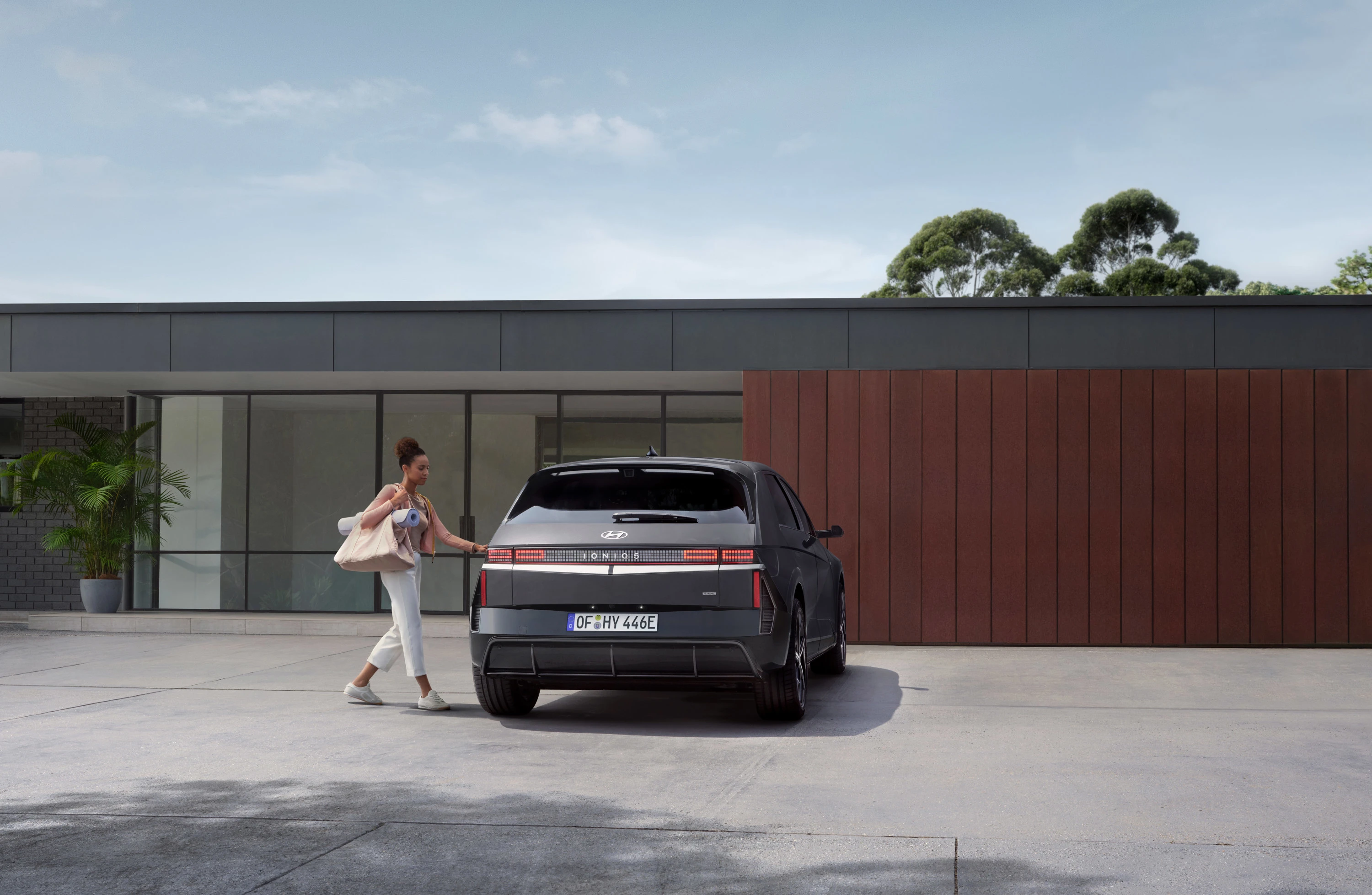 Hyundai Ioniq 5 Long Range RWD exterior view