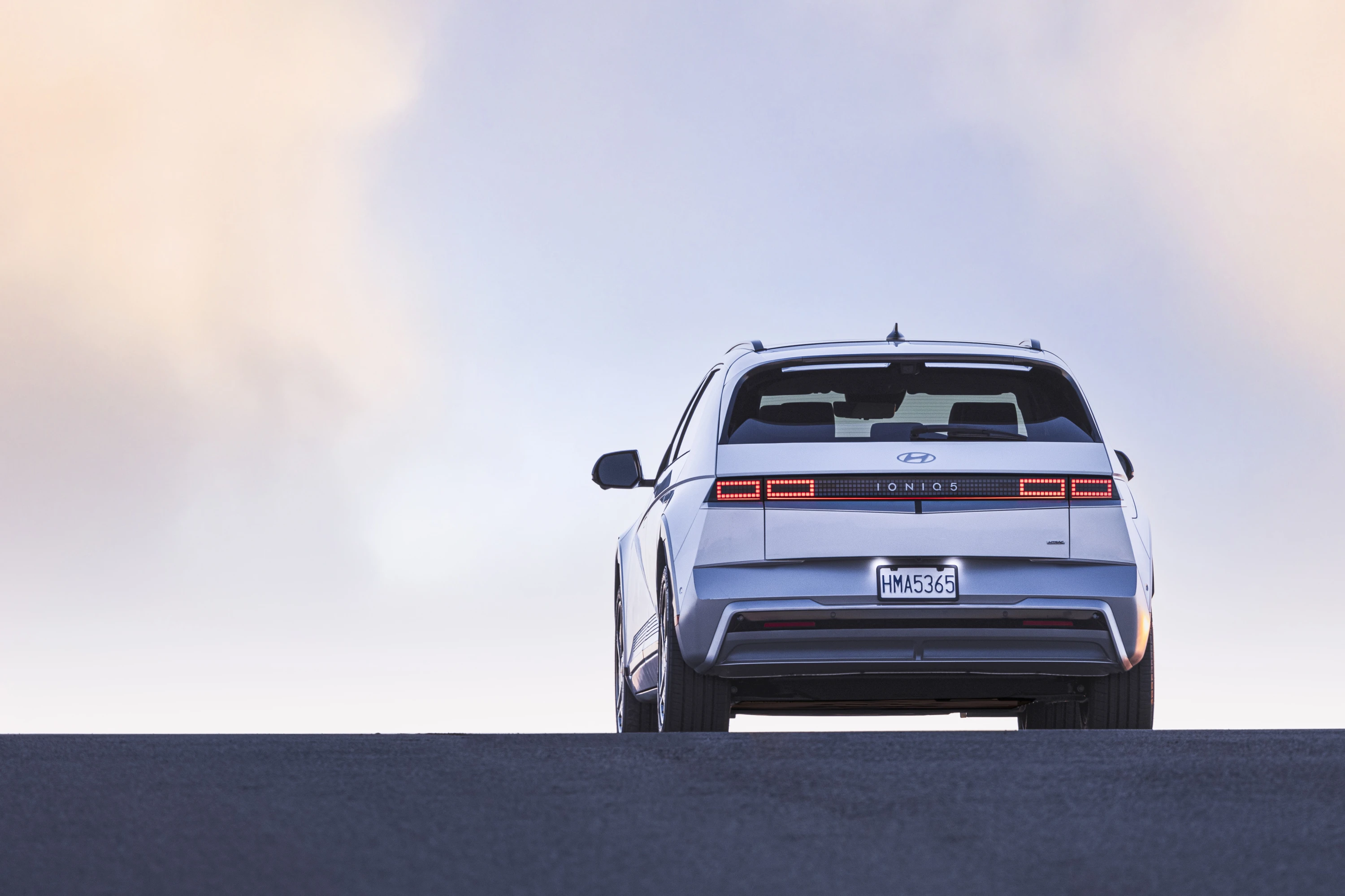 Hyundai Ioniq 5 Long Range RWD exterior view