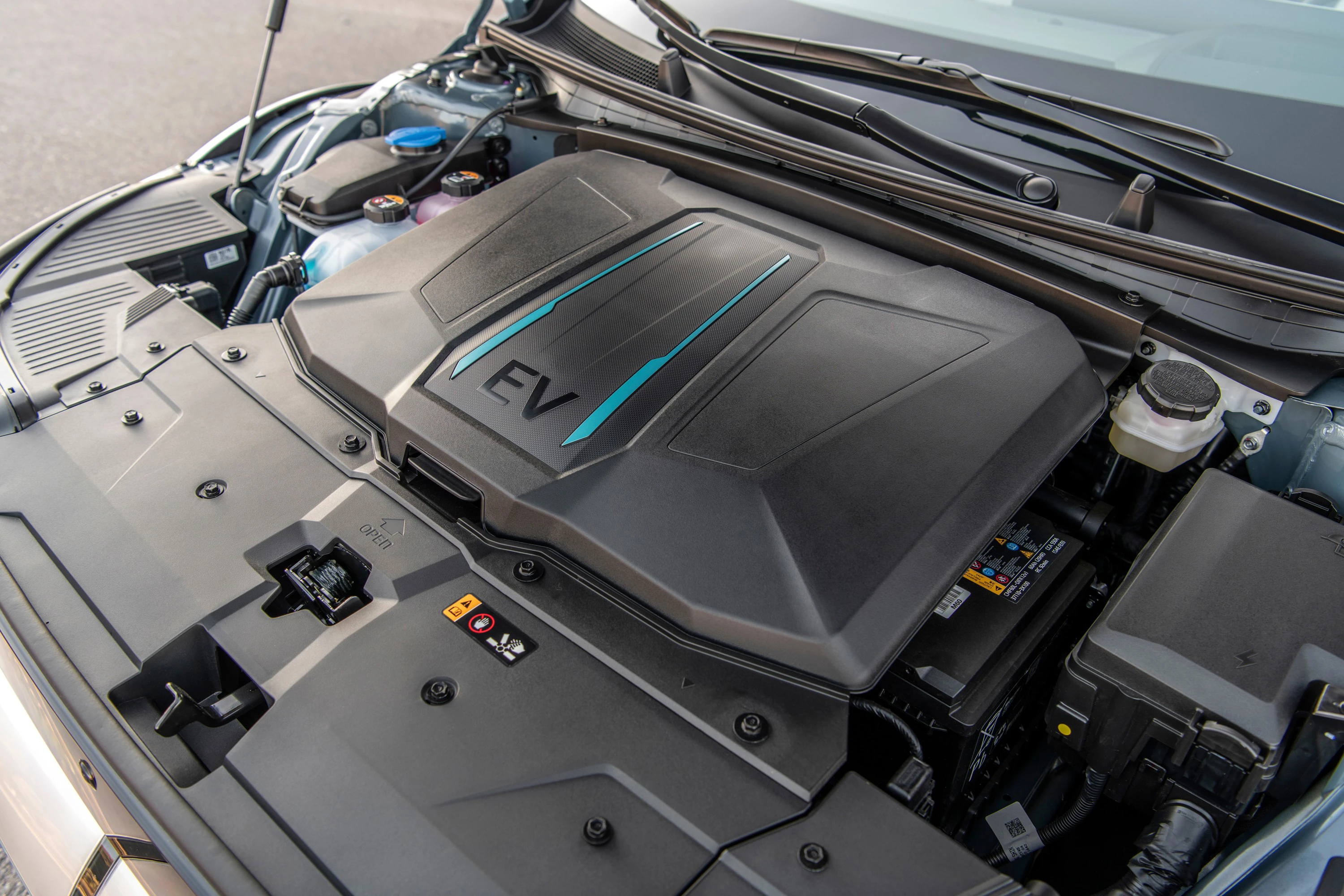 Hyundai Ioniq 5 Long Range RWD frunk view