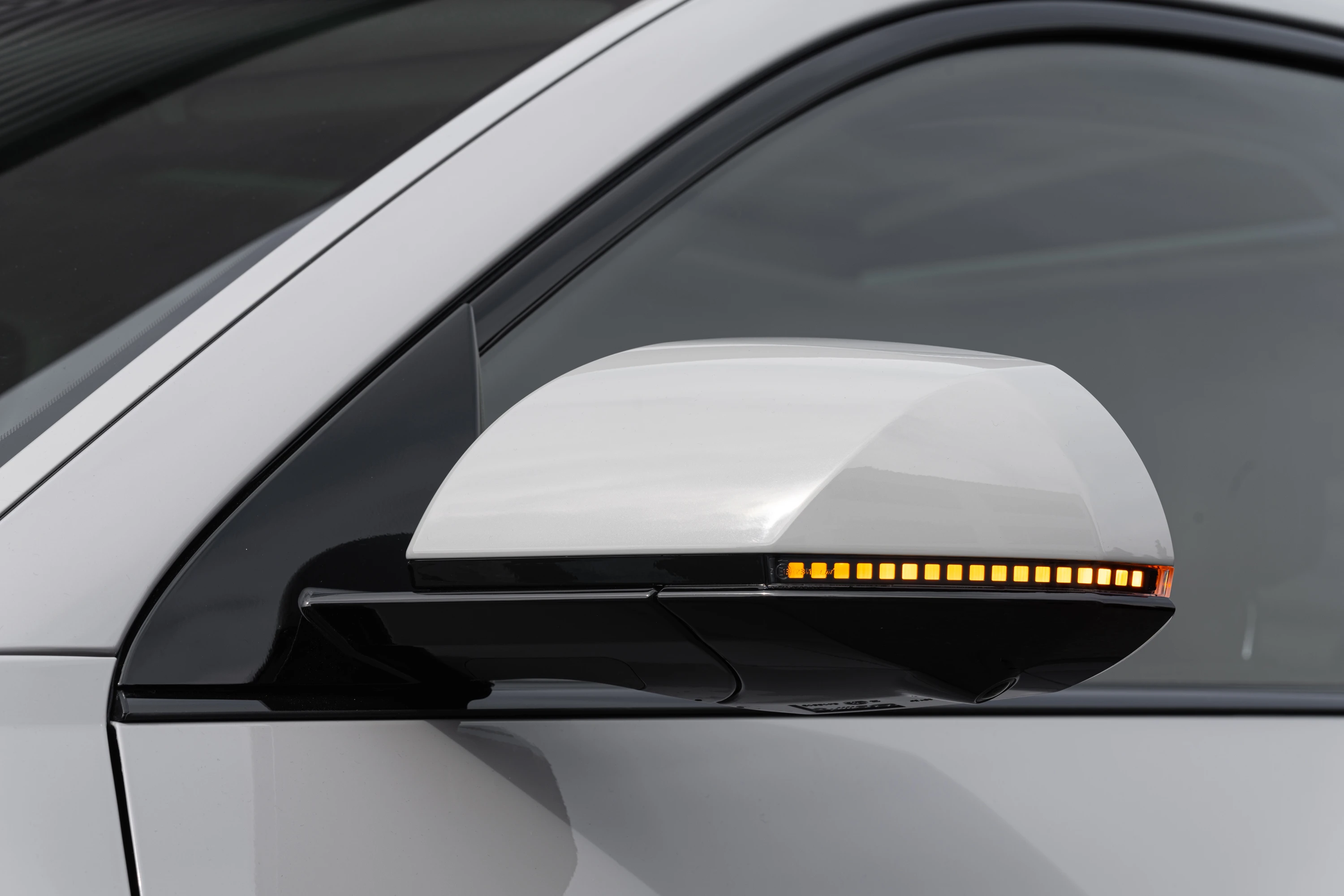 Hyundai Ioniq 5 Long Range RWD mirror view