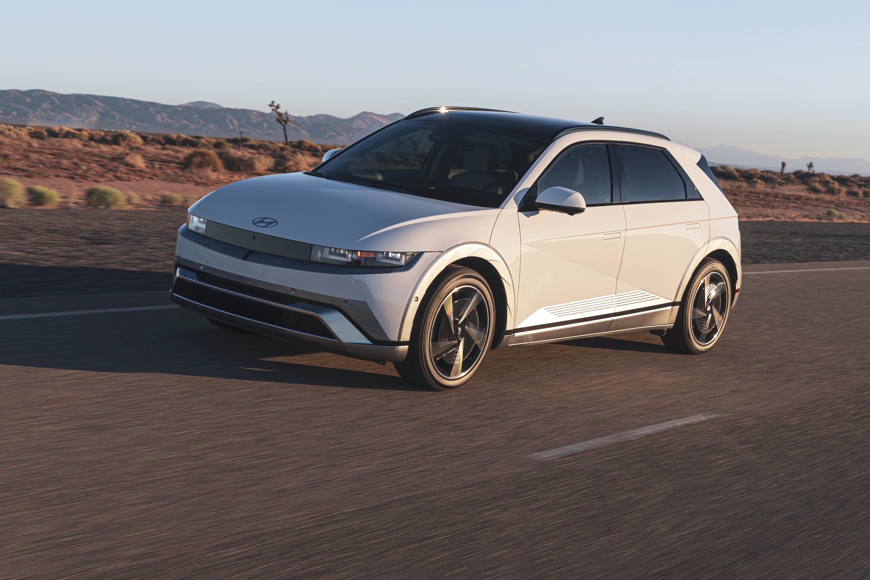 Hyundai Ioniq 5 Long Range RWD exterior view