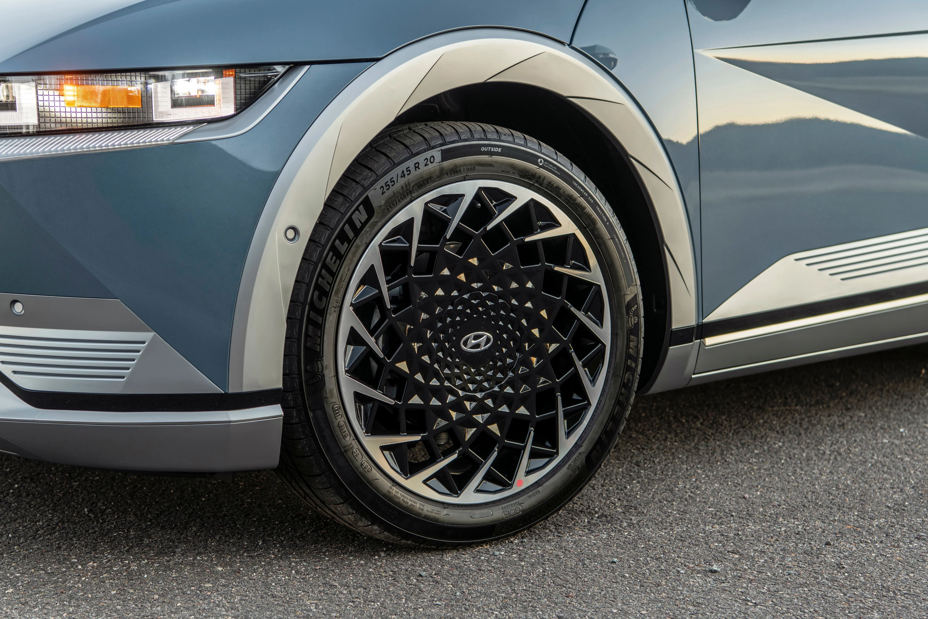 Hyundai Ioniq 5 Long Range RWD wheels view