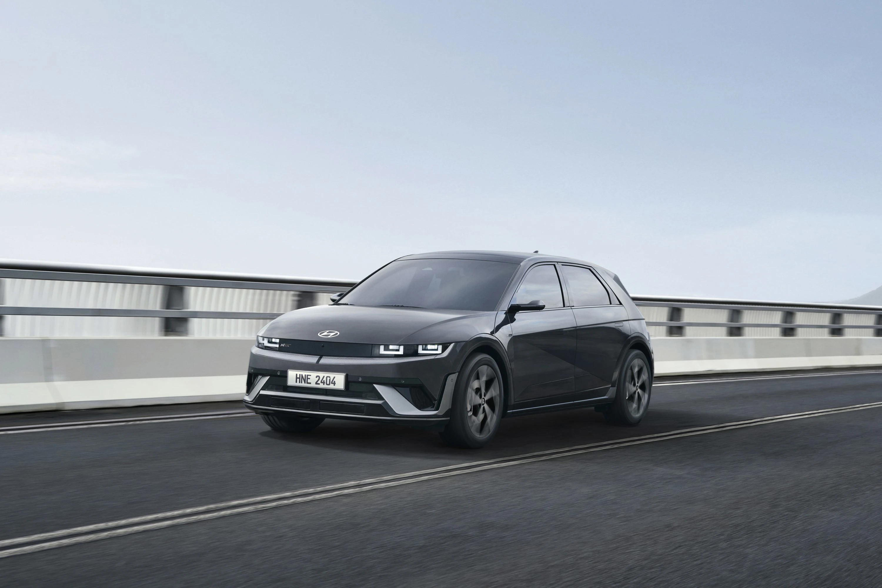 Hyundai Ioniq 5 Long Range RWD exterior view