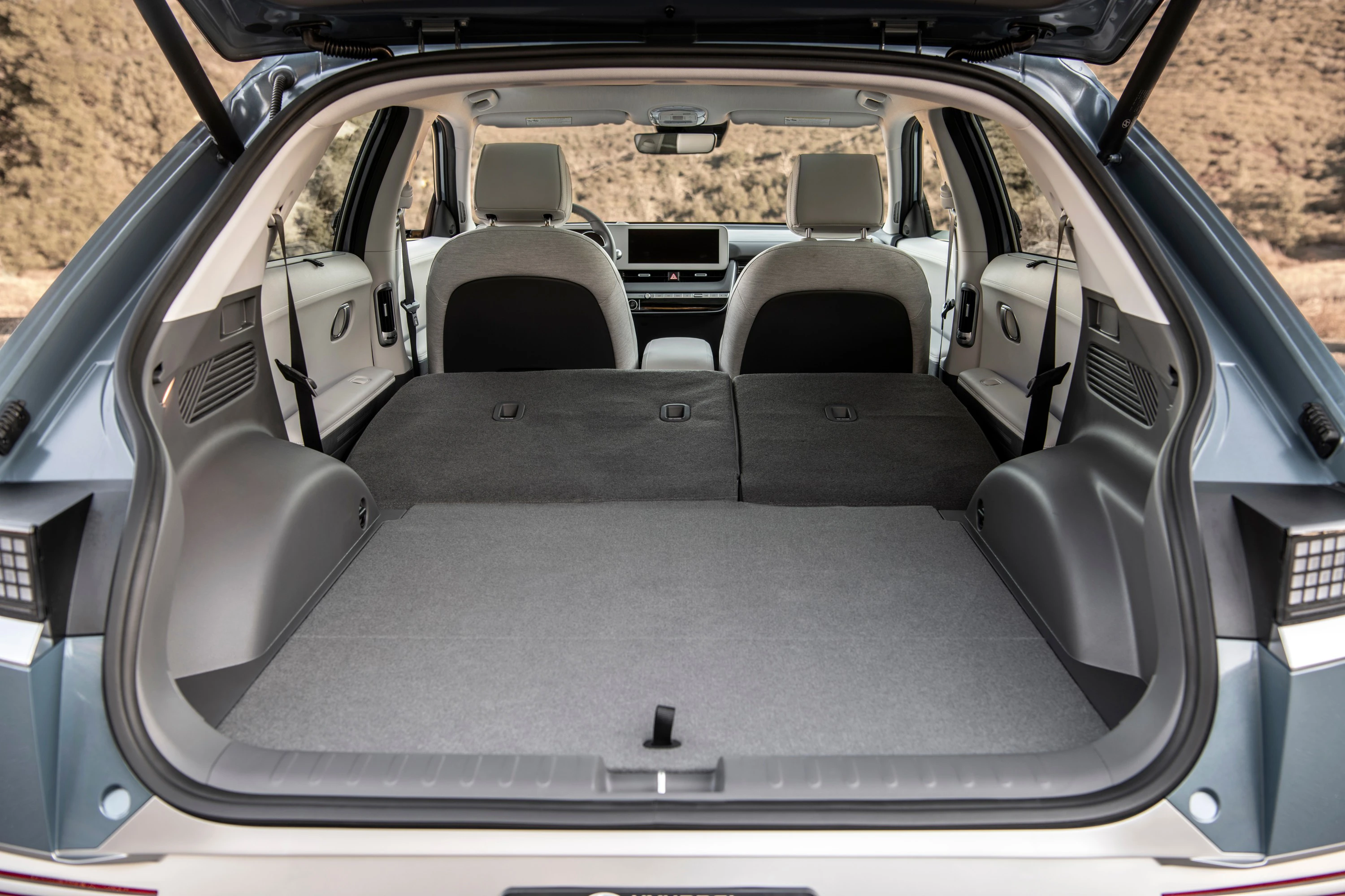 Hyundai IONIQ 5 Standard Range RWD trunk view