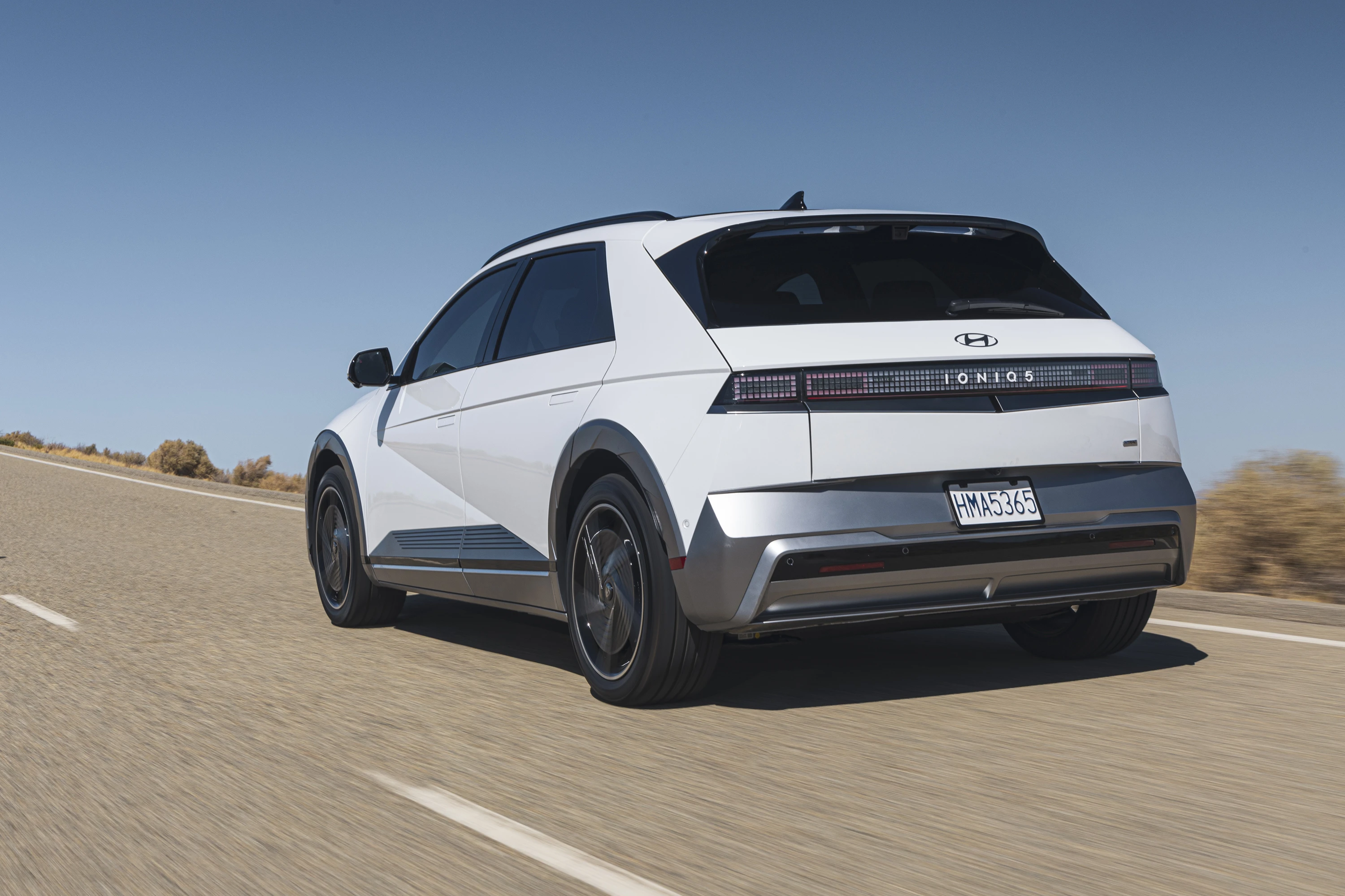 Hyundai IONIQ 5 Standard Range RWD exterior view