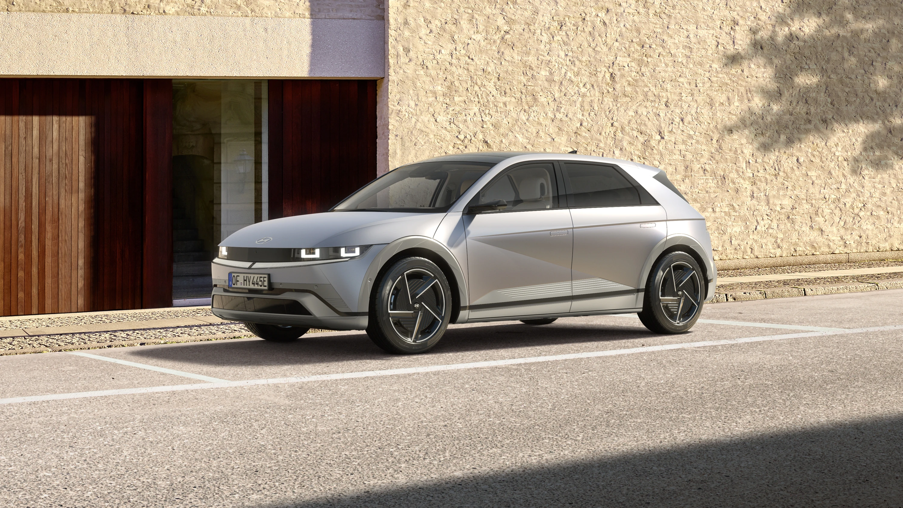 Hyundai IONIQ 5 Standard Range RWD exterior view