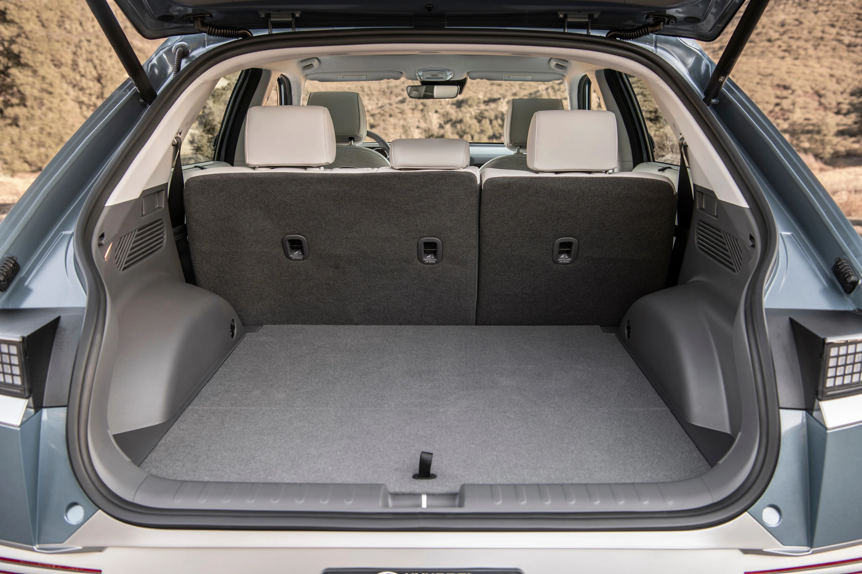 Hyundai IONIQ 5 Standard Range RWD trunk view