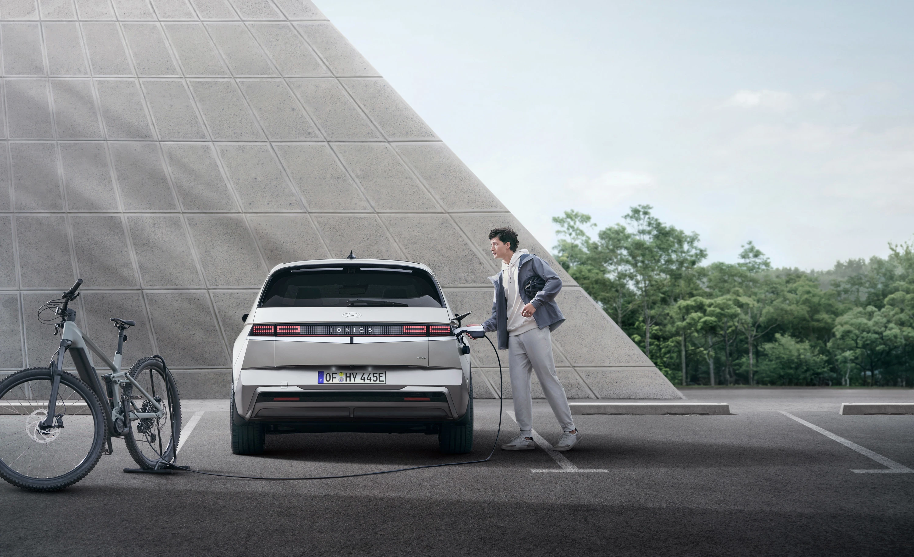 Hyundai IONIQ 5 Standard Range RWD v2l view