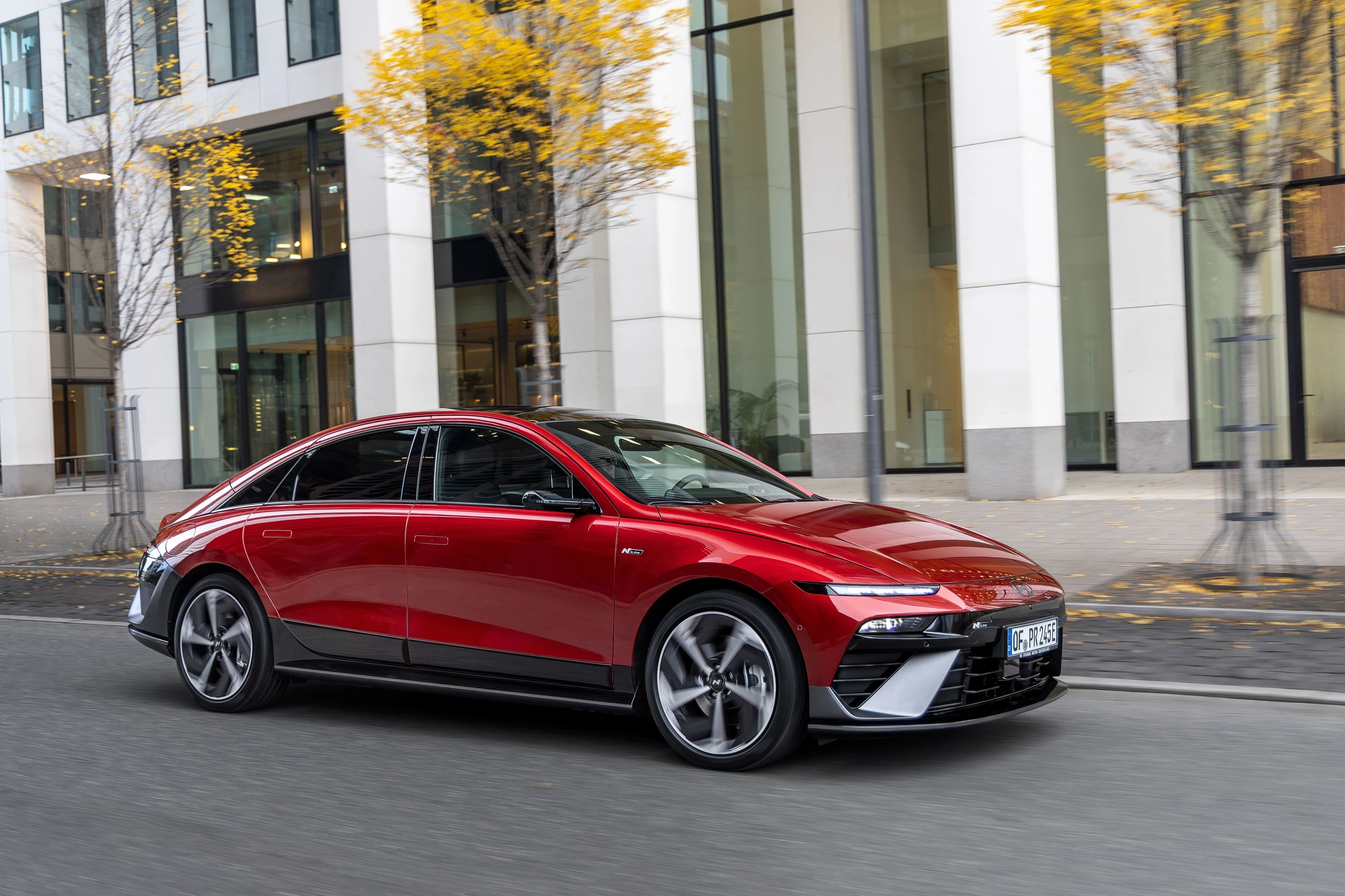 Hyundai Ioniq 6 63 kWh RWD exterior view