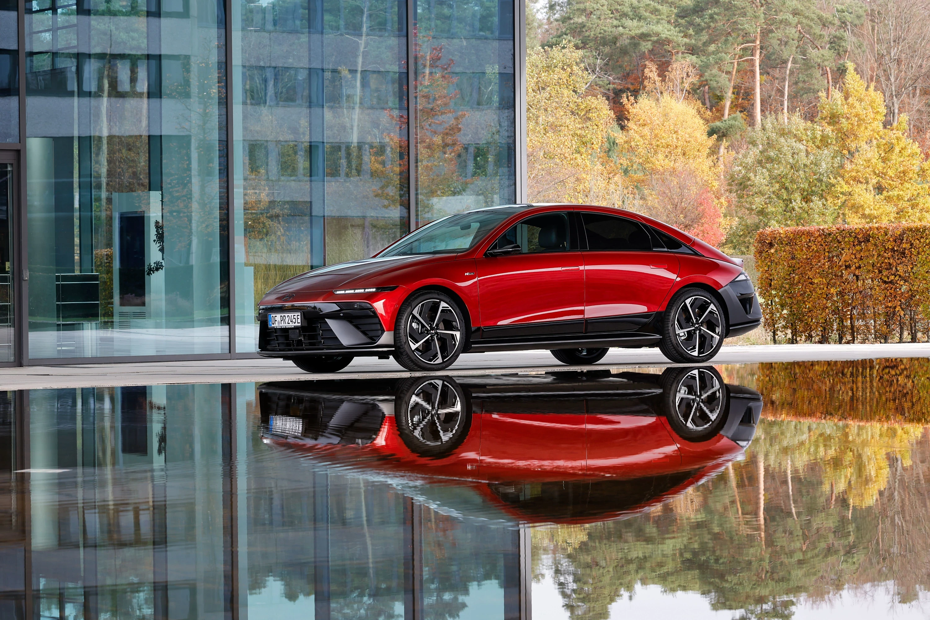 Hyundai Ioniq 6 63 kWh RWD exterior view