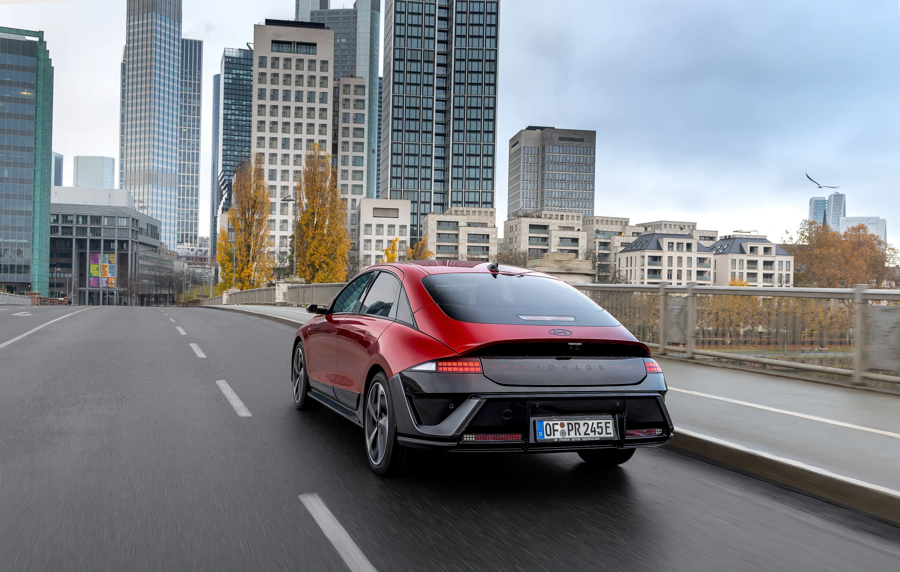 Hyundai Ioniq 6 63 kWh RWD exterior view