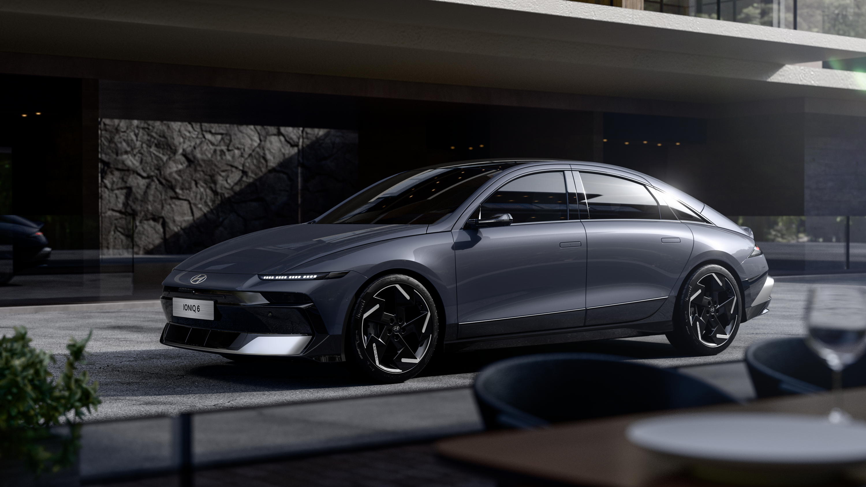 Hyundai Ioniq 6 84 kWh AWD exterior view