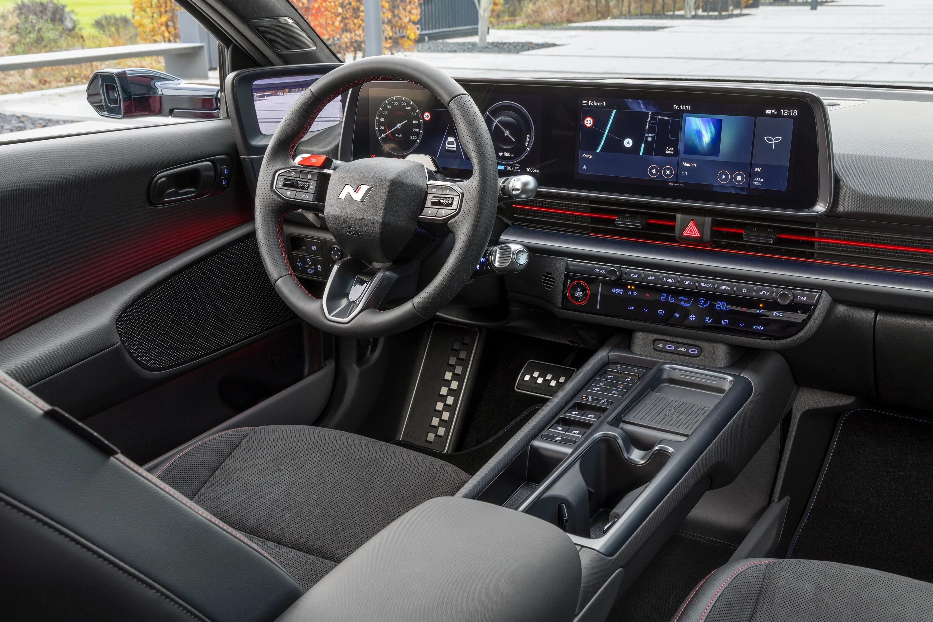 Hyundai Ioniq 6 84 kWh RWD interior view