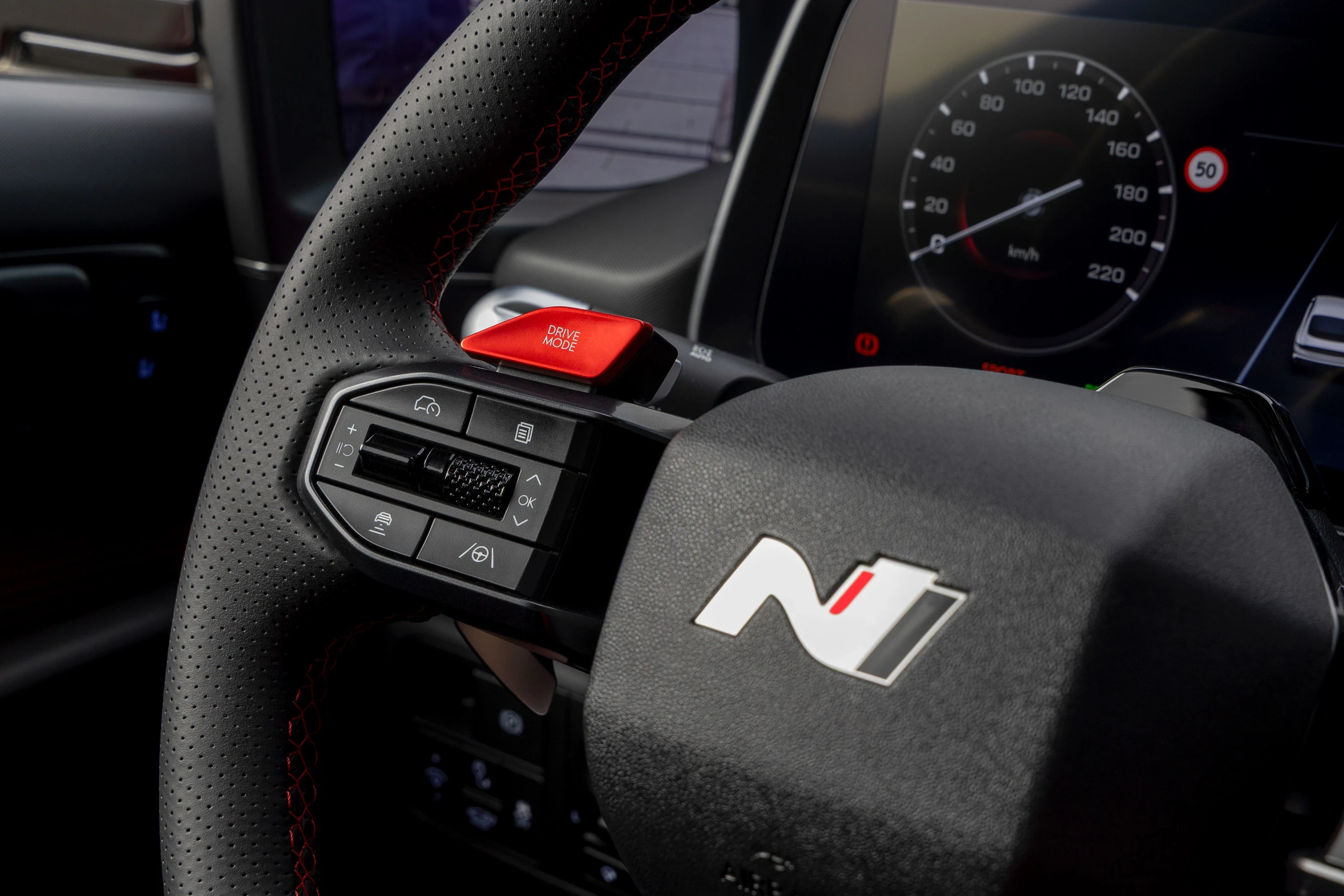 Hyundai Ioniq 6 84 kWh RWD steeringwheel view