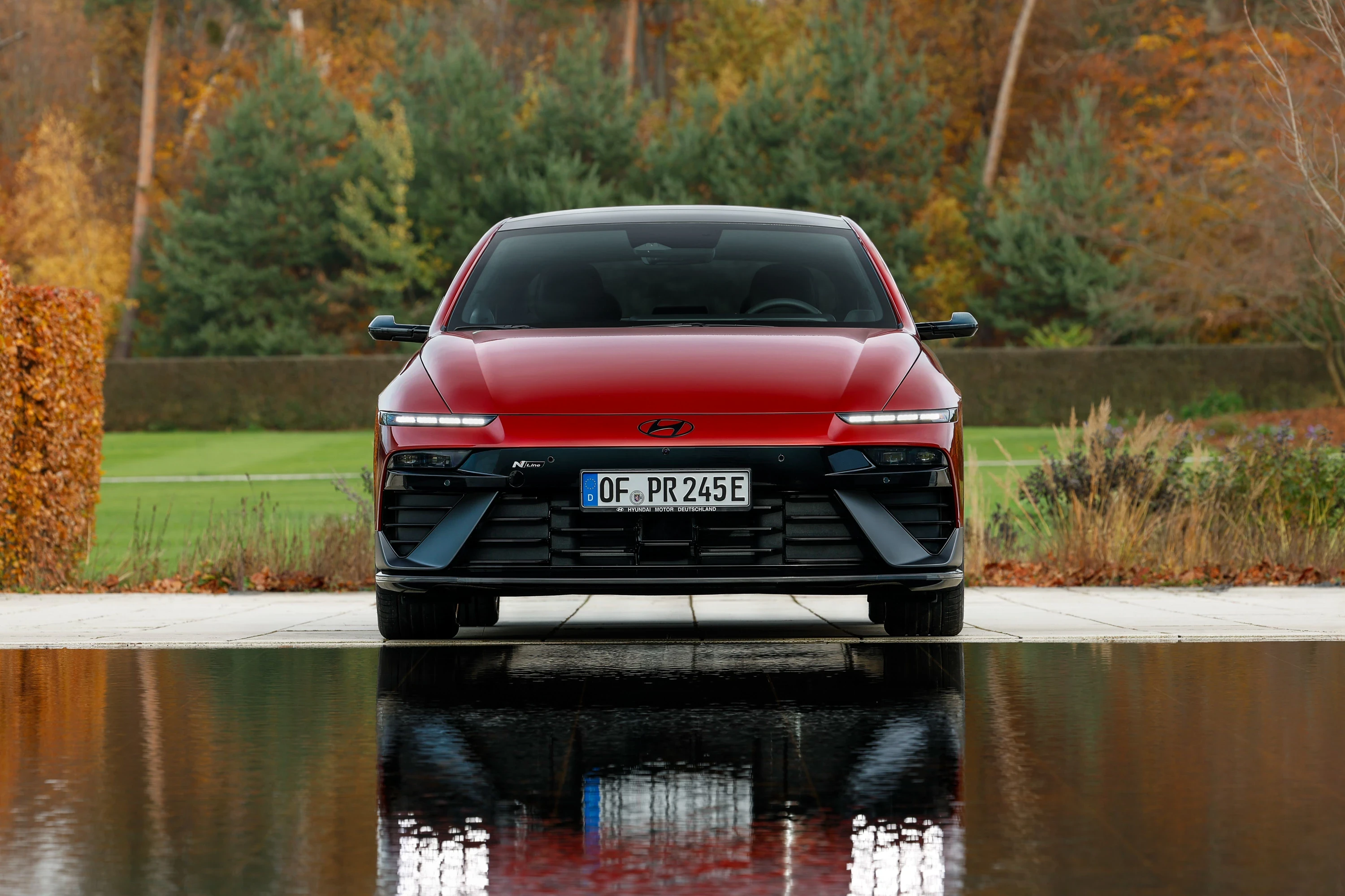 Hyundai Ioniq 6 84 kWh RWD exterior view