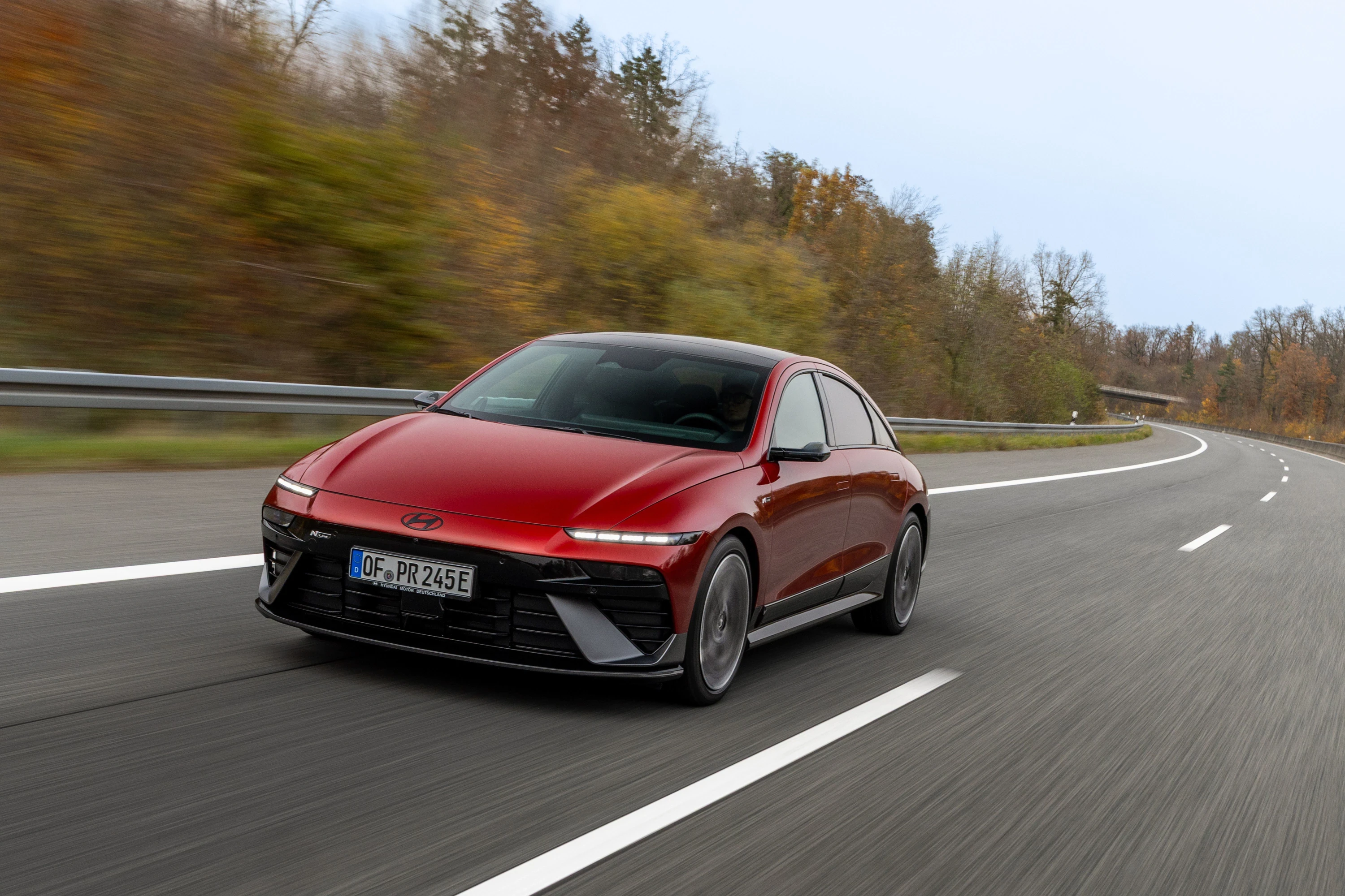 Hyundai Ioniq 6 84 kWh RWD exterior view