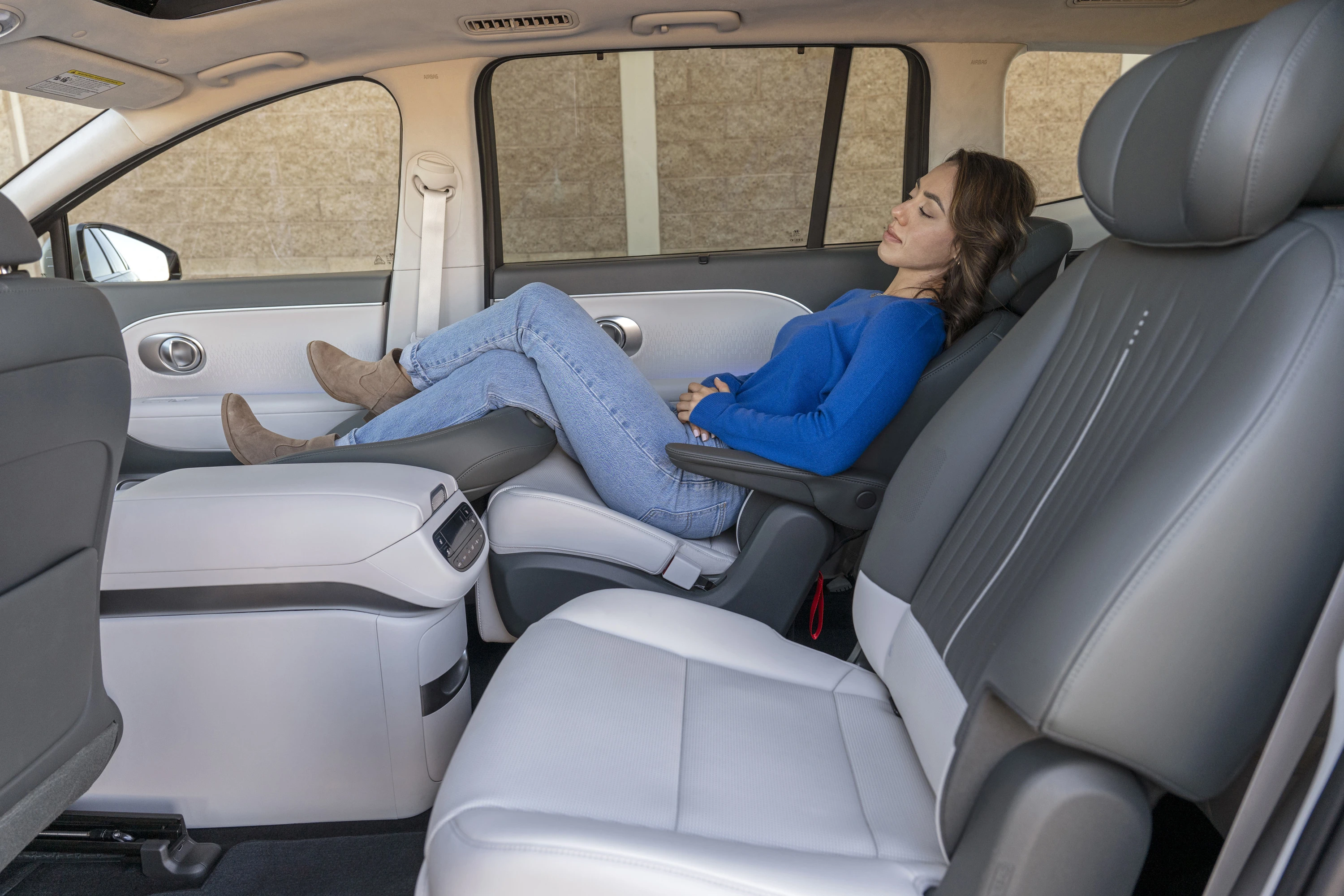 Hyundai IONIQ 9 AWD Performance secondrowseats view