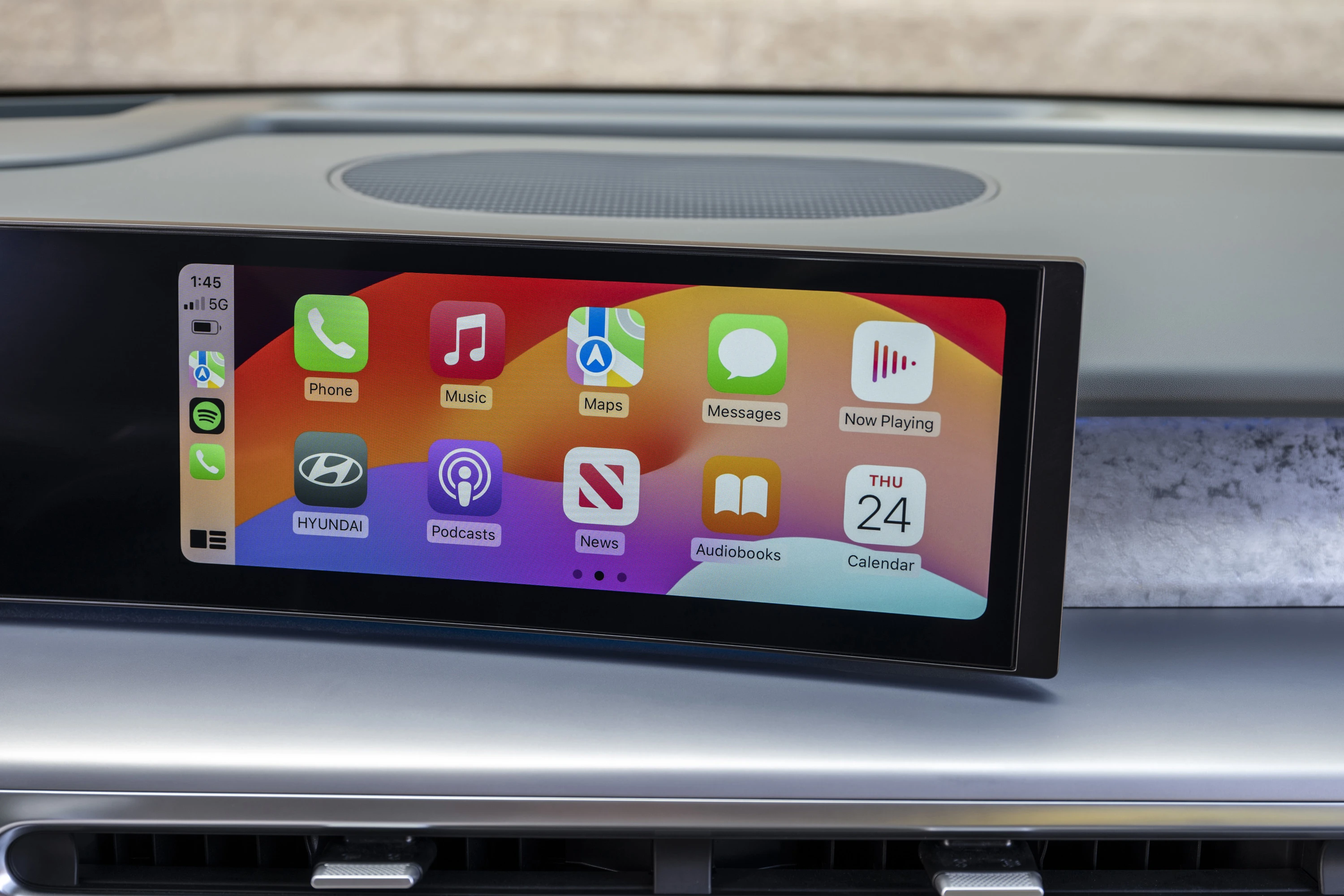 Hyundai IONIQ 9 AWD Performance screens view