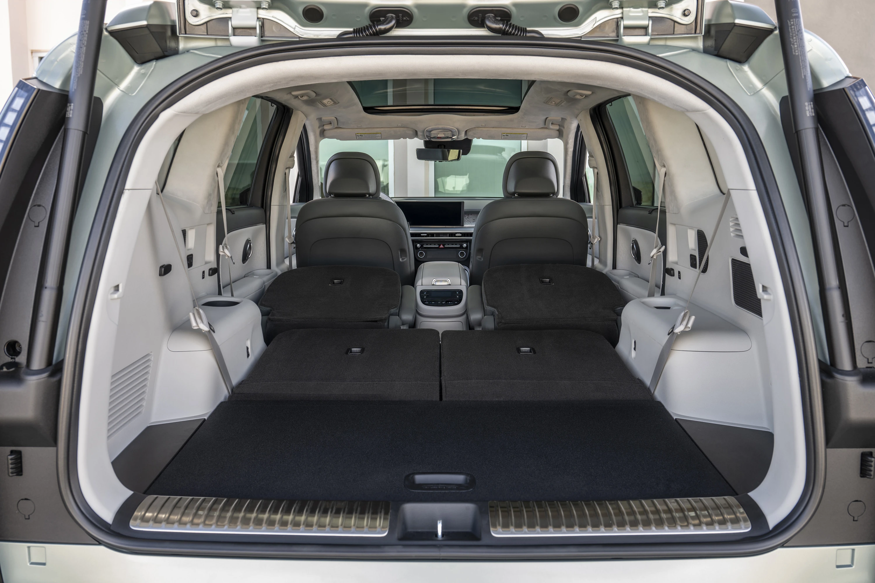 Hyundai IONIQ 9 AWD Performance trunk view