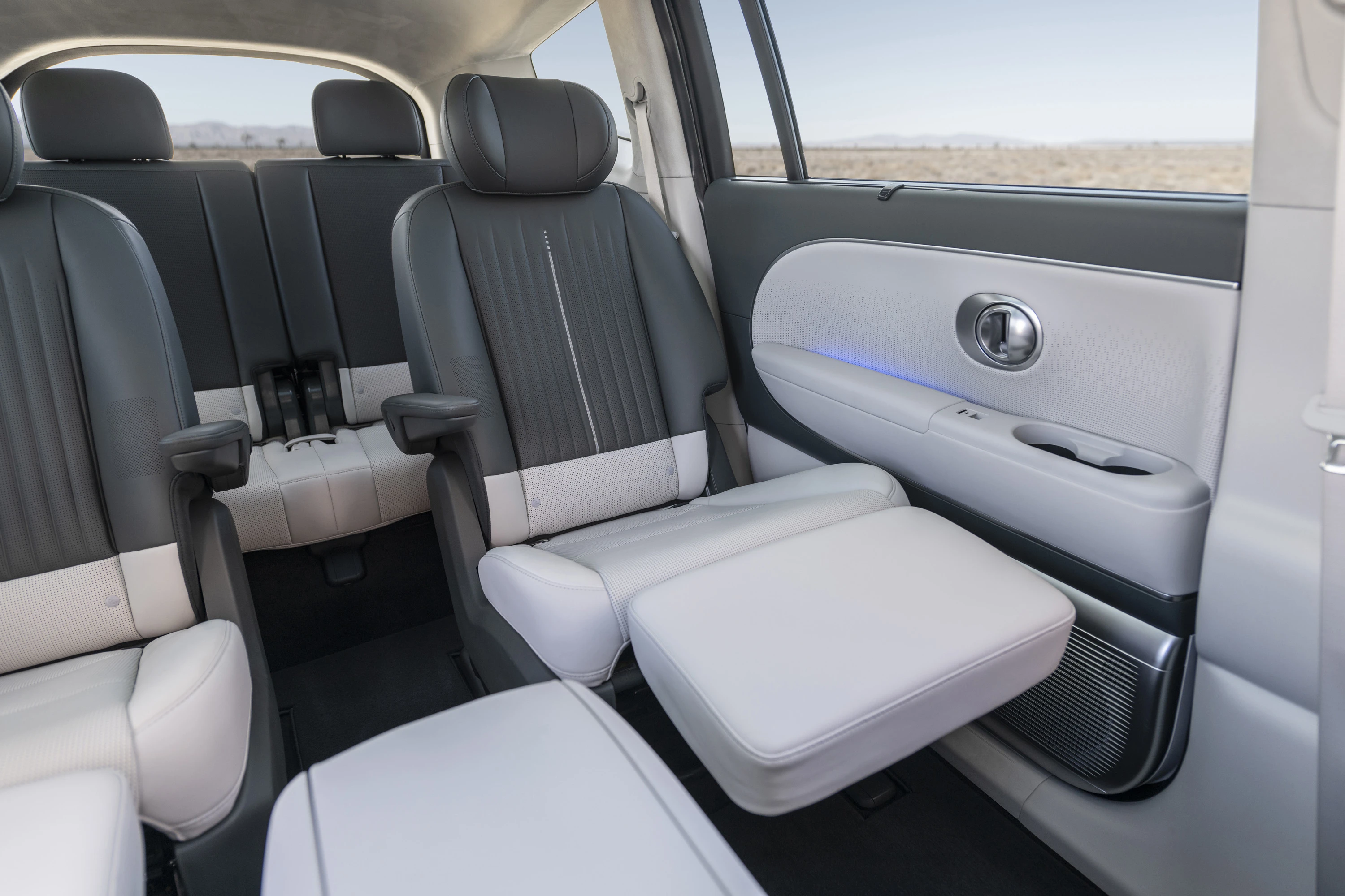 Hyundai IONIQ 9 AWD Performance secondrowseats view
