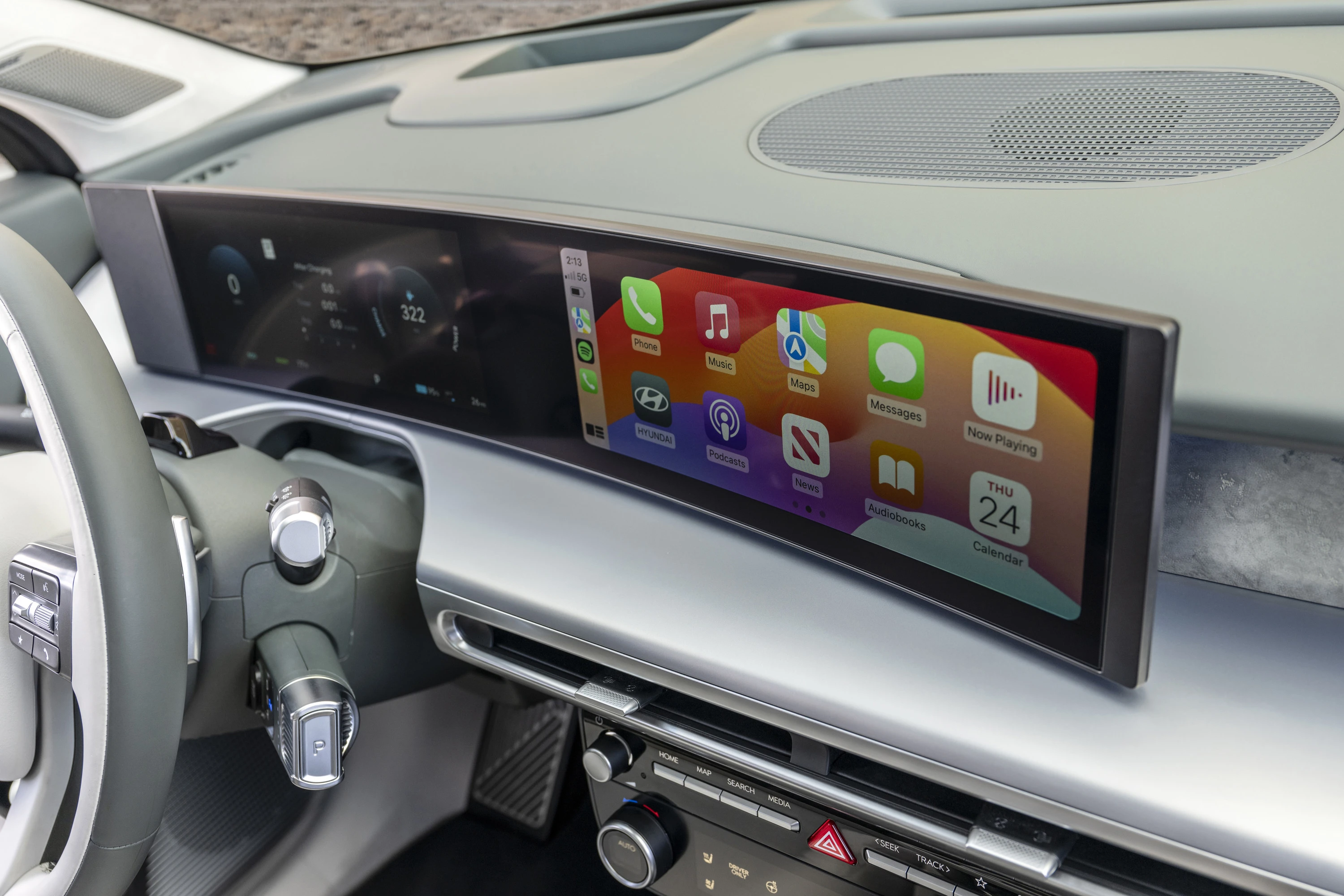 Hyundai IONIQ 9 AWD Performance screens view