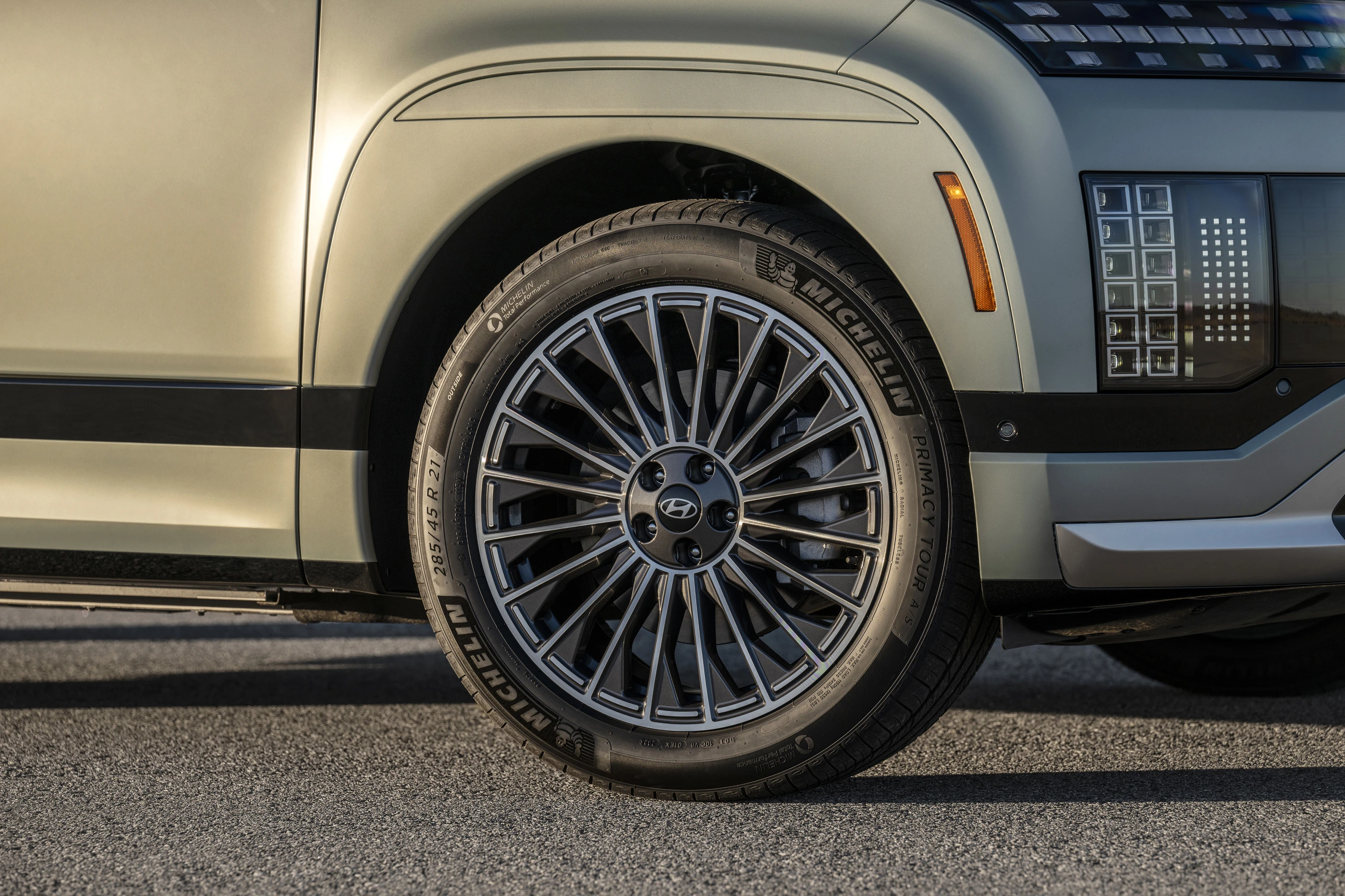 Hyundai IONIQ 9 AWD Performance wheels view