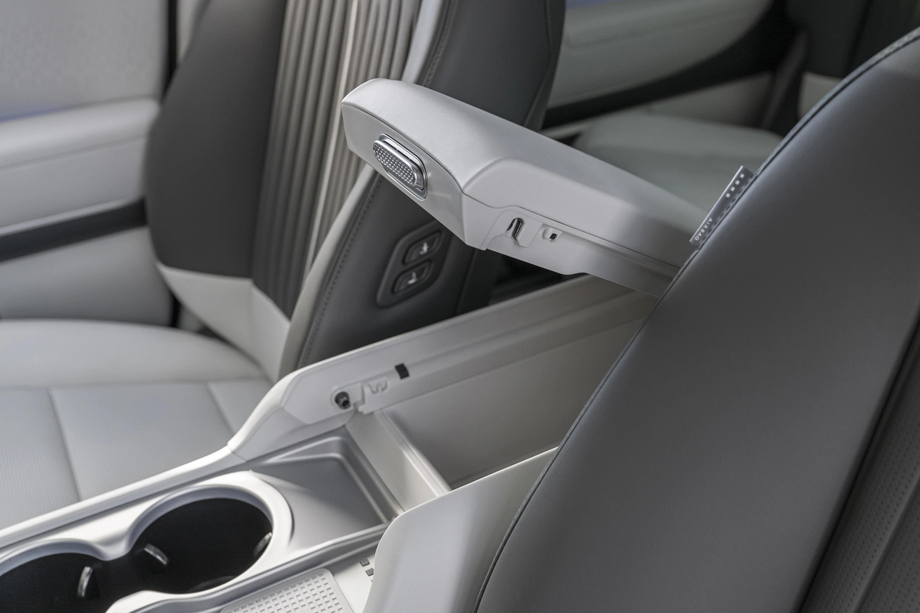 Hyundai IONIQ 9 RWD Long Range details view