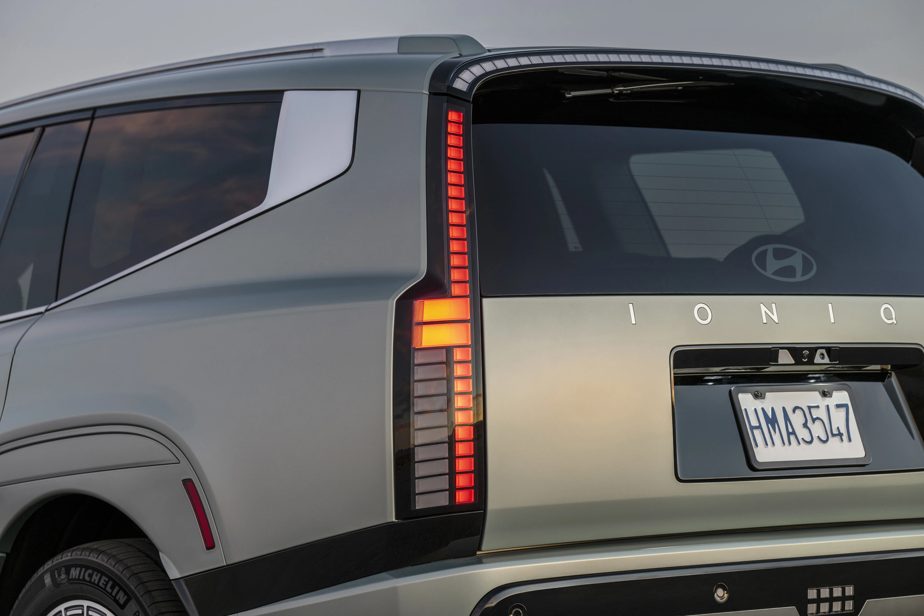 Hyundai IONIQ 9 RWD Long Range rearlights view